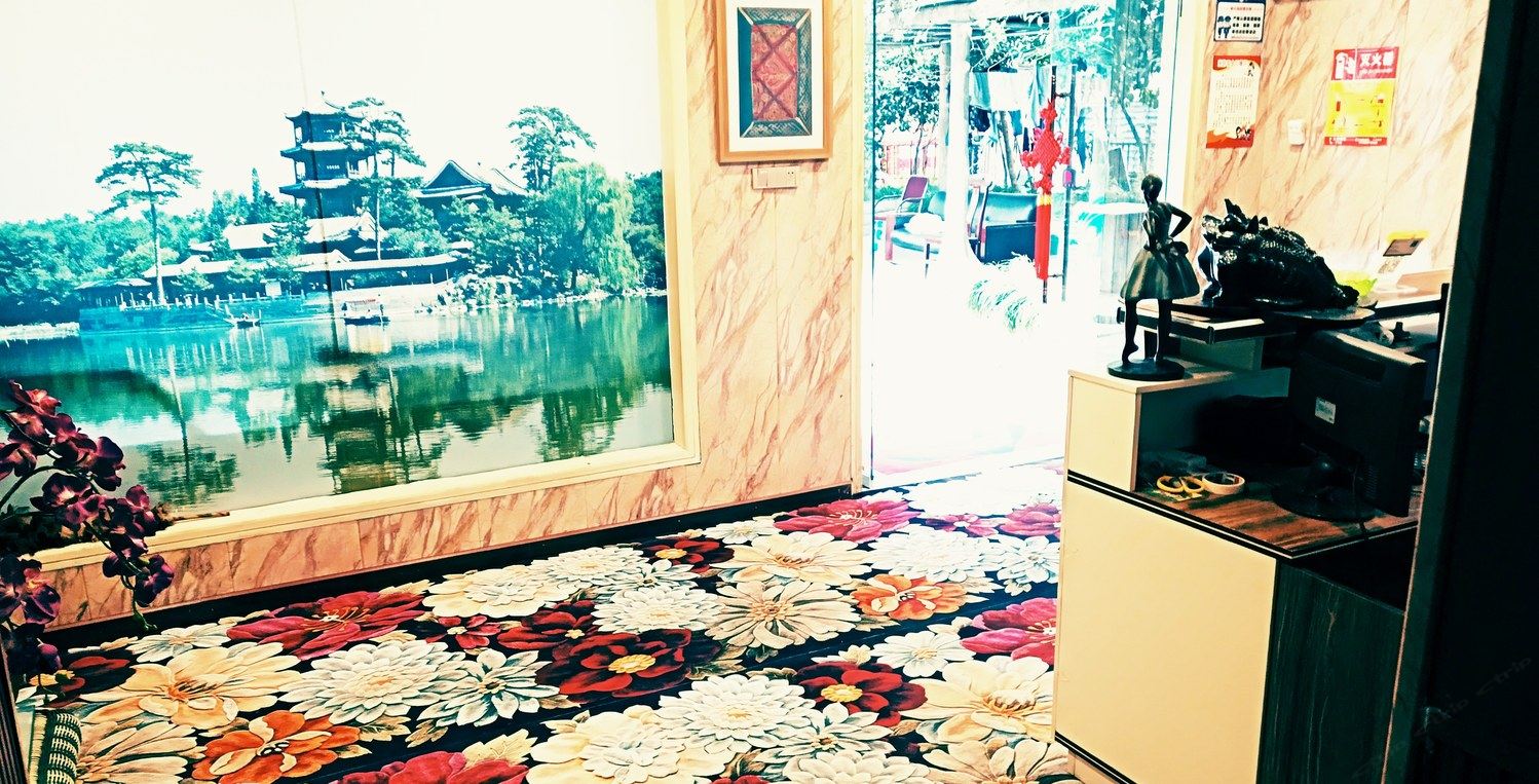 重庆小哥哥燕群超大花园民宿(13号店)