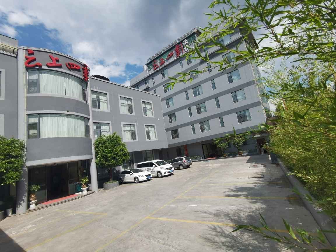 云上四季酒店(昆明滇池路南亚风情园店)