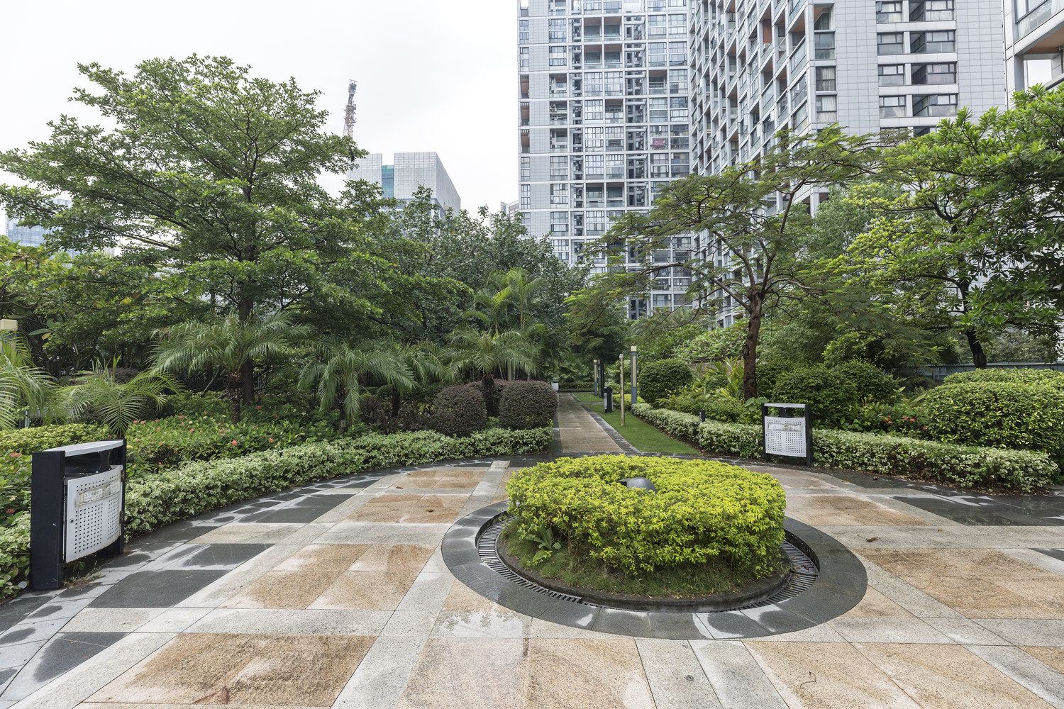 深圳双地铁口宝安中心区壹方中心对面清新两居室普通公寓