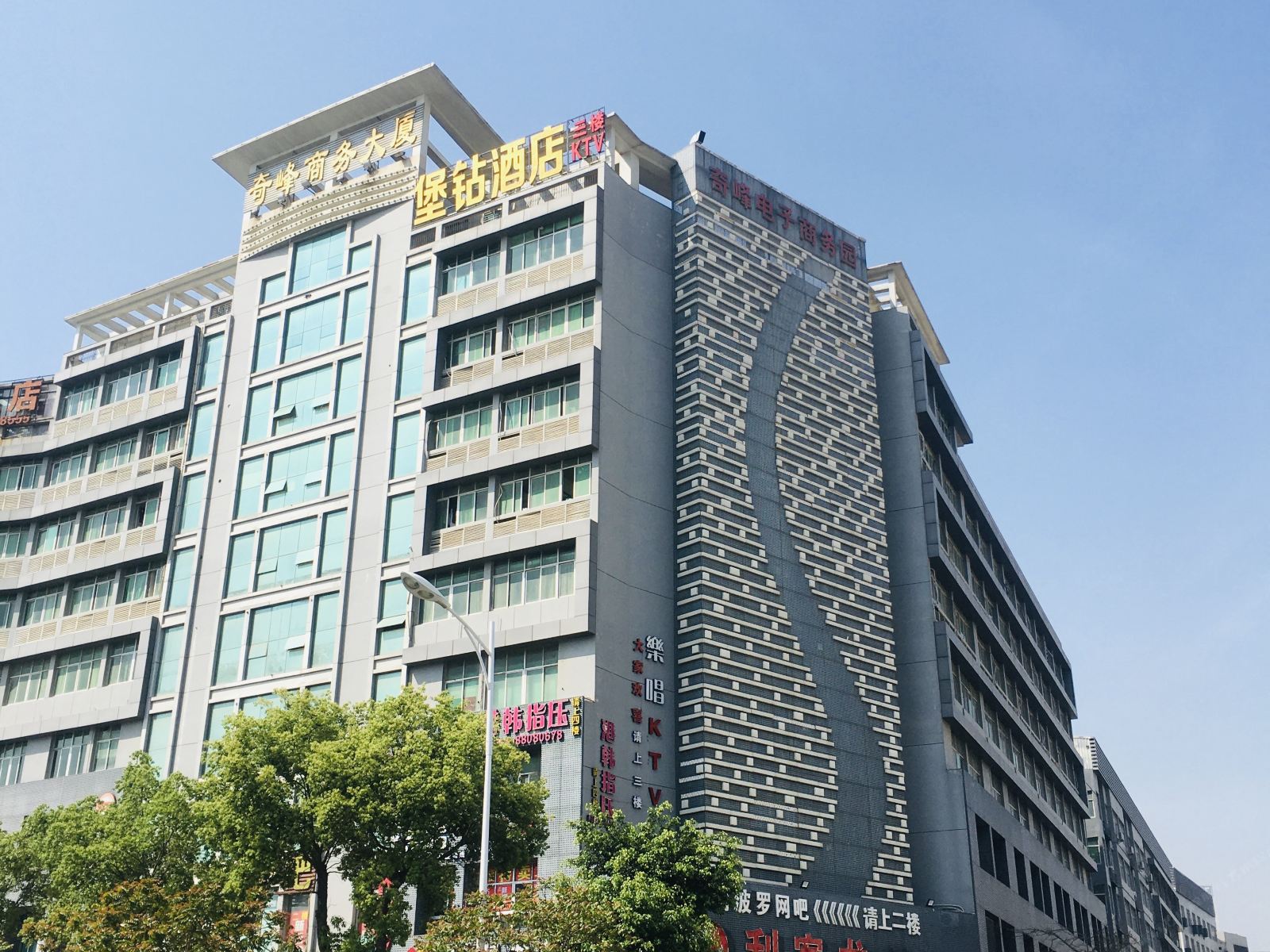 堡钻精品连锁酒店(晋江宝龙广场店)