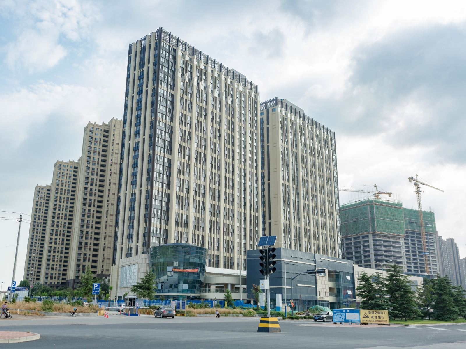 百乐历山酒店(济南西客站欢乐颂店)