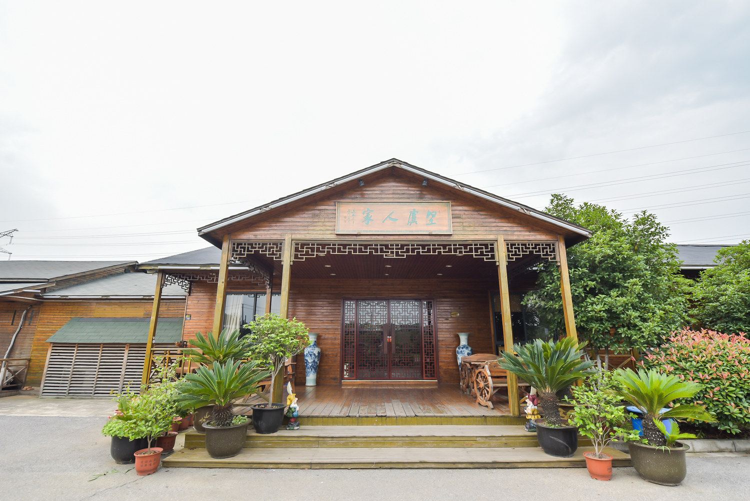苏州湖景套房木屋