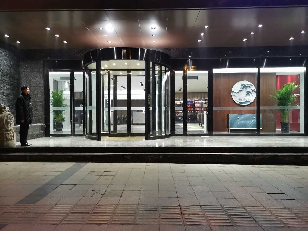 鑫地酒店(郑州中原万达店)