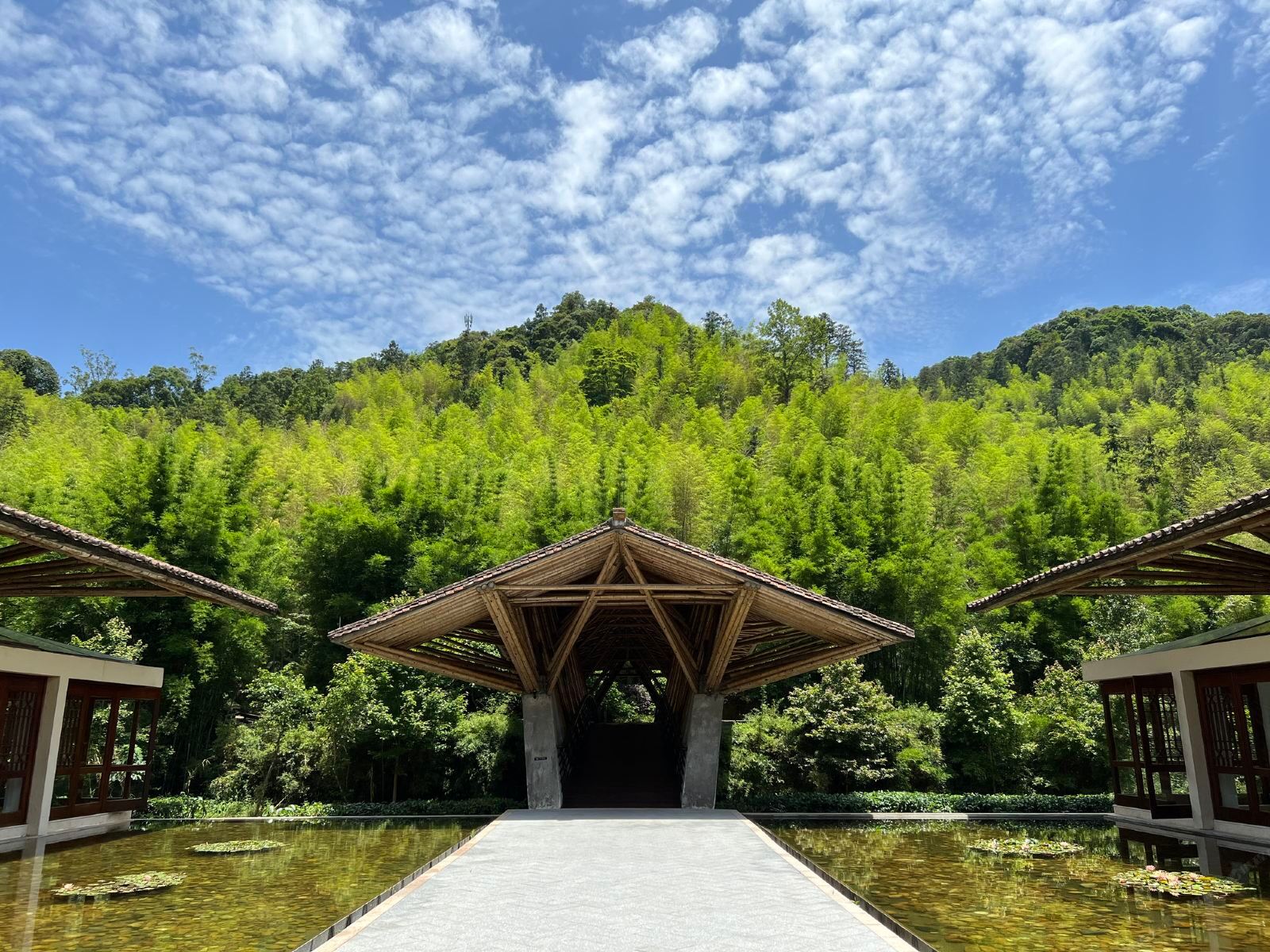 龙门十字水生态度假村