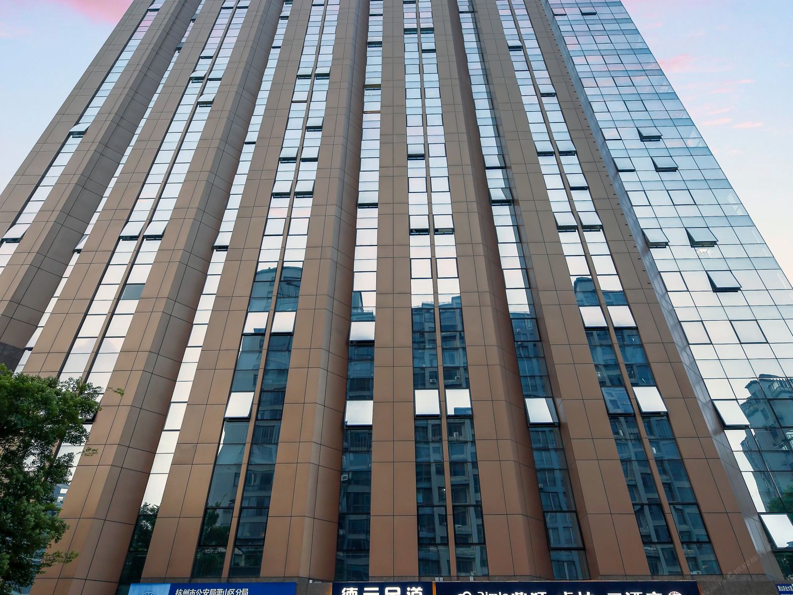 如家睿柏·云酒店(杭州钱江世纪城振宁路地铁站店)