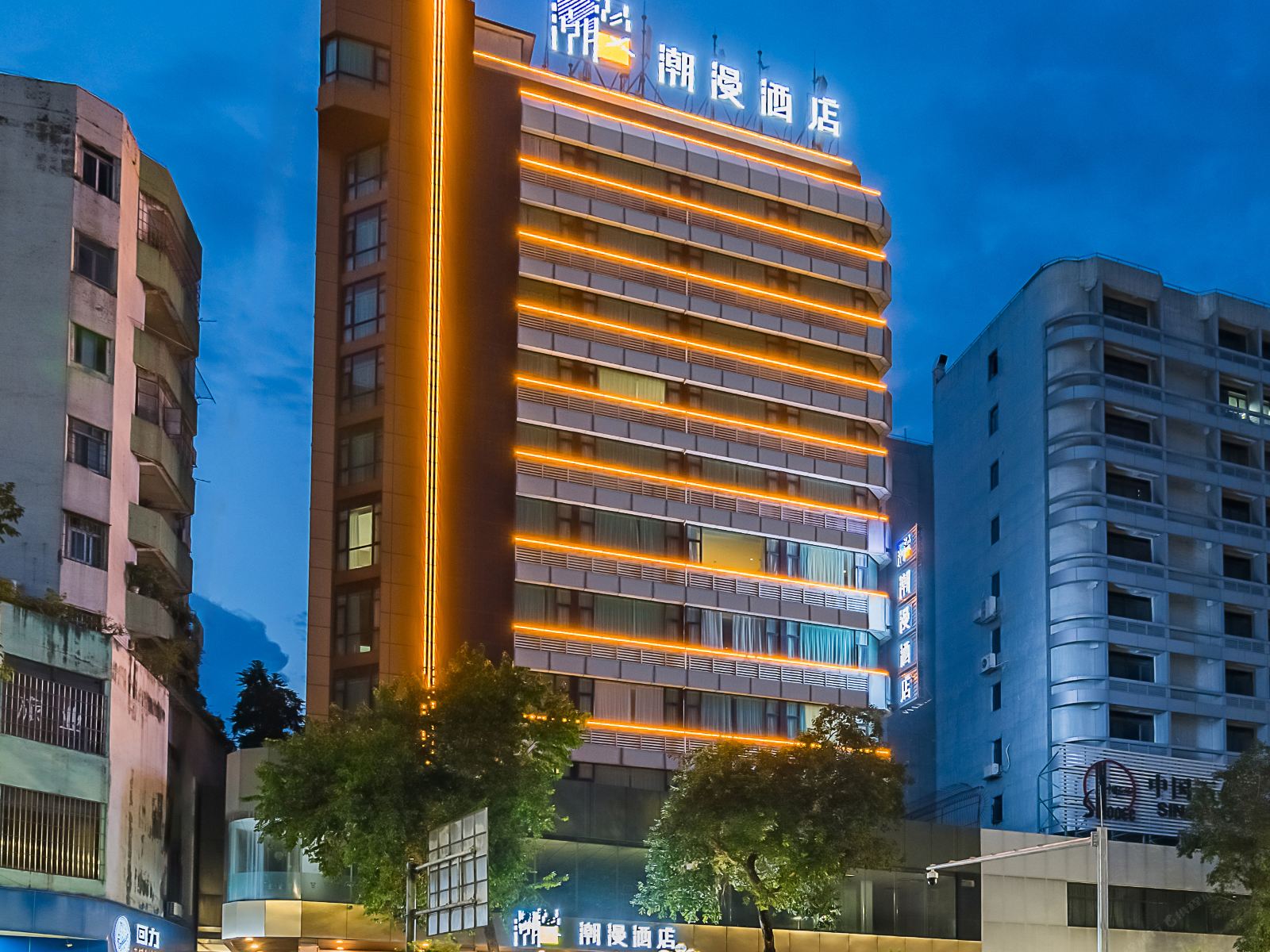 潮漫酒店（江门五邑大学三十三墟街店）
