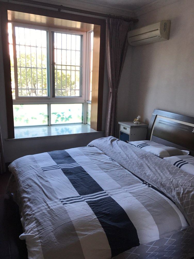 上海美丽的包租婆公寓(4号店)