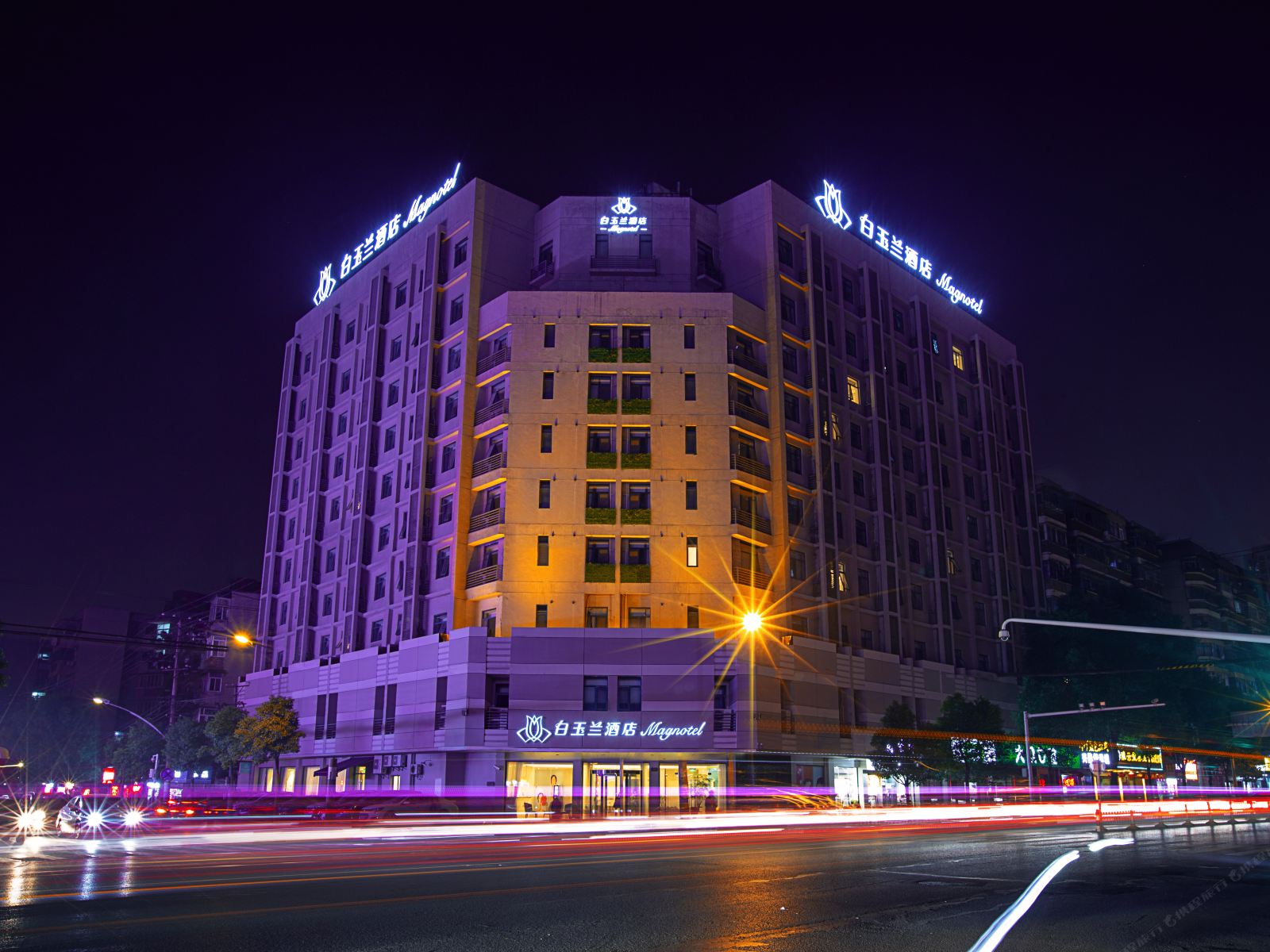 白玉兰酒店(武汉梅苑小区地铁站丁字桥店)