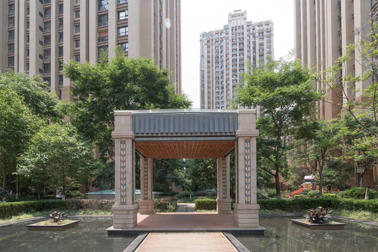 昆明地铁口三居室高档温馨浪漫普通公寓