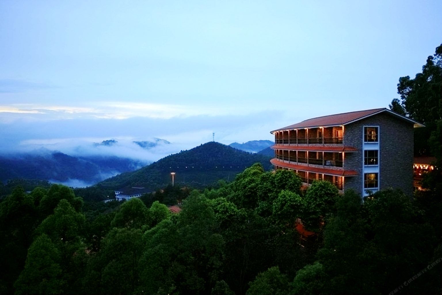 梅州雁南飞围龙大酒店