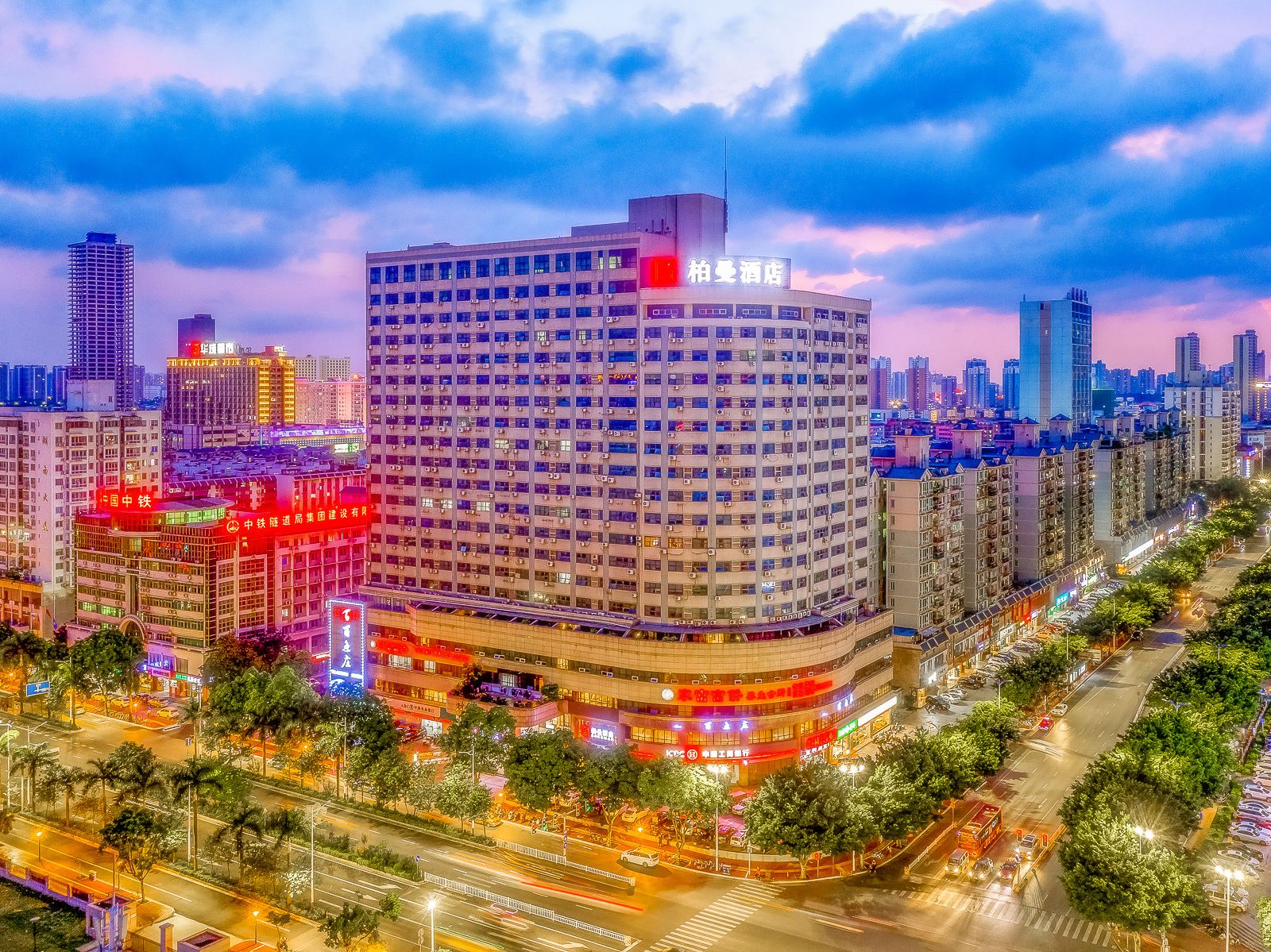 柏曼酒店（南宁科园大道动物园地铁站店）