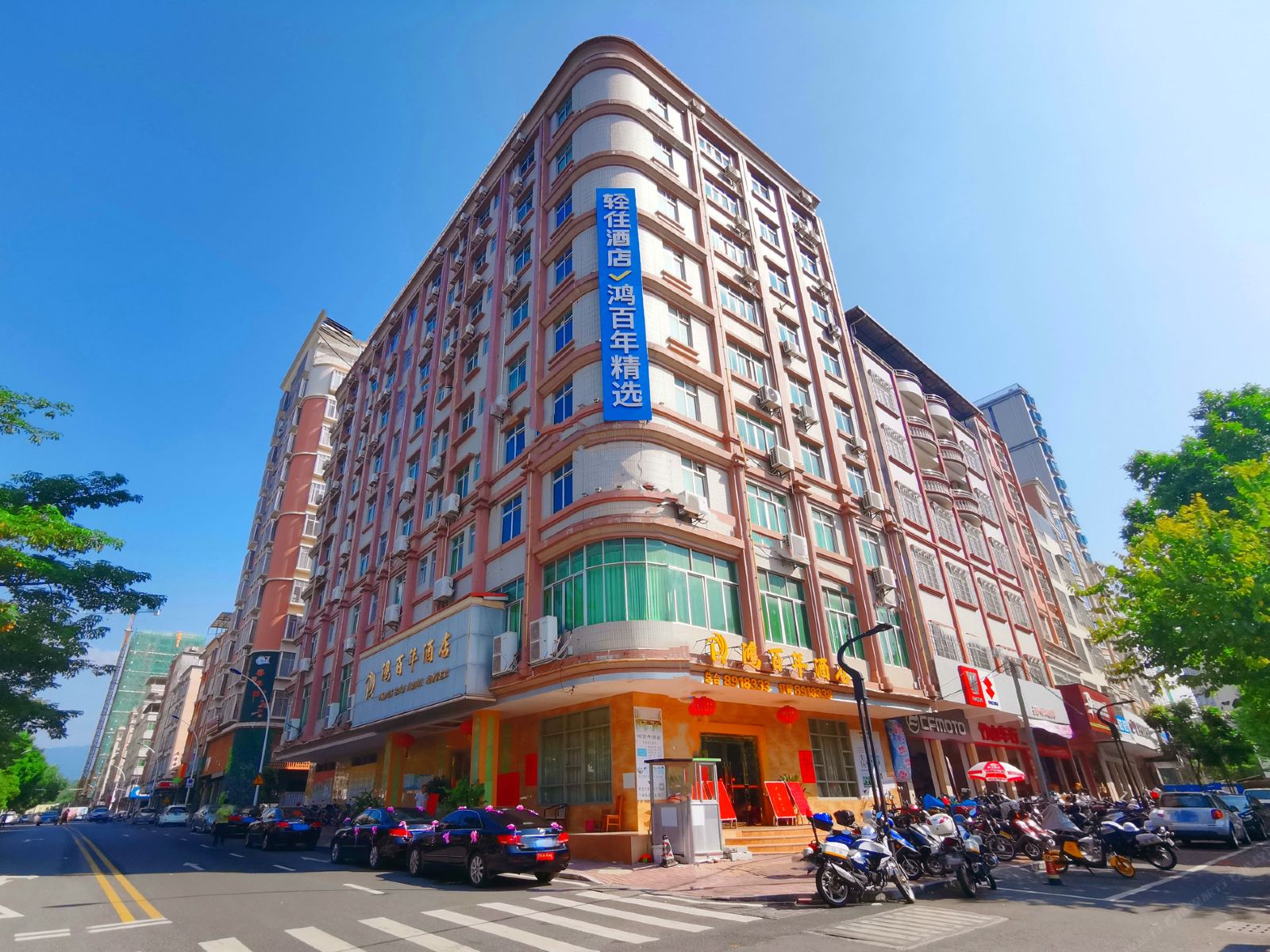 轻住酒店·鸿百年精选(信宜体育馆店)