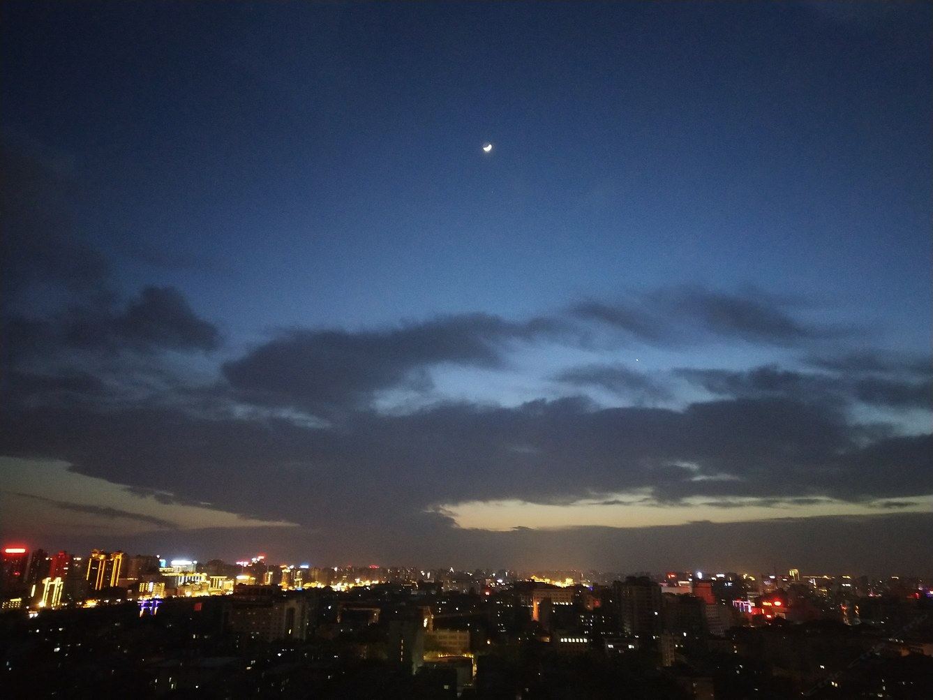 西安何妨一宿part1城墙景观房公寓