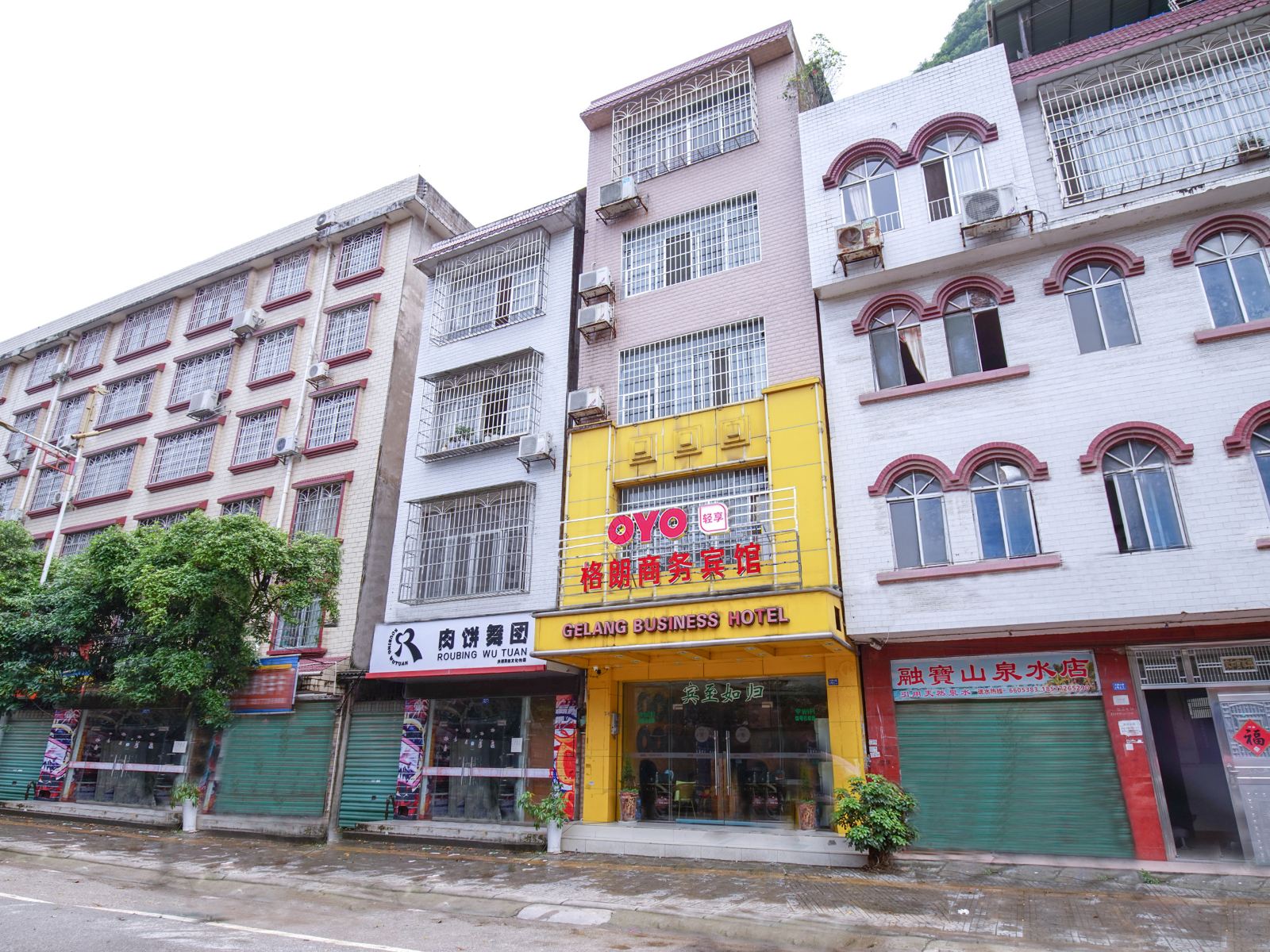 格朗商务酒店(融水火车站店)