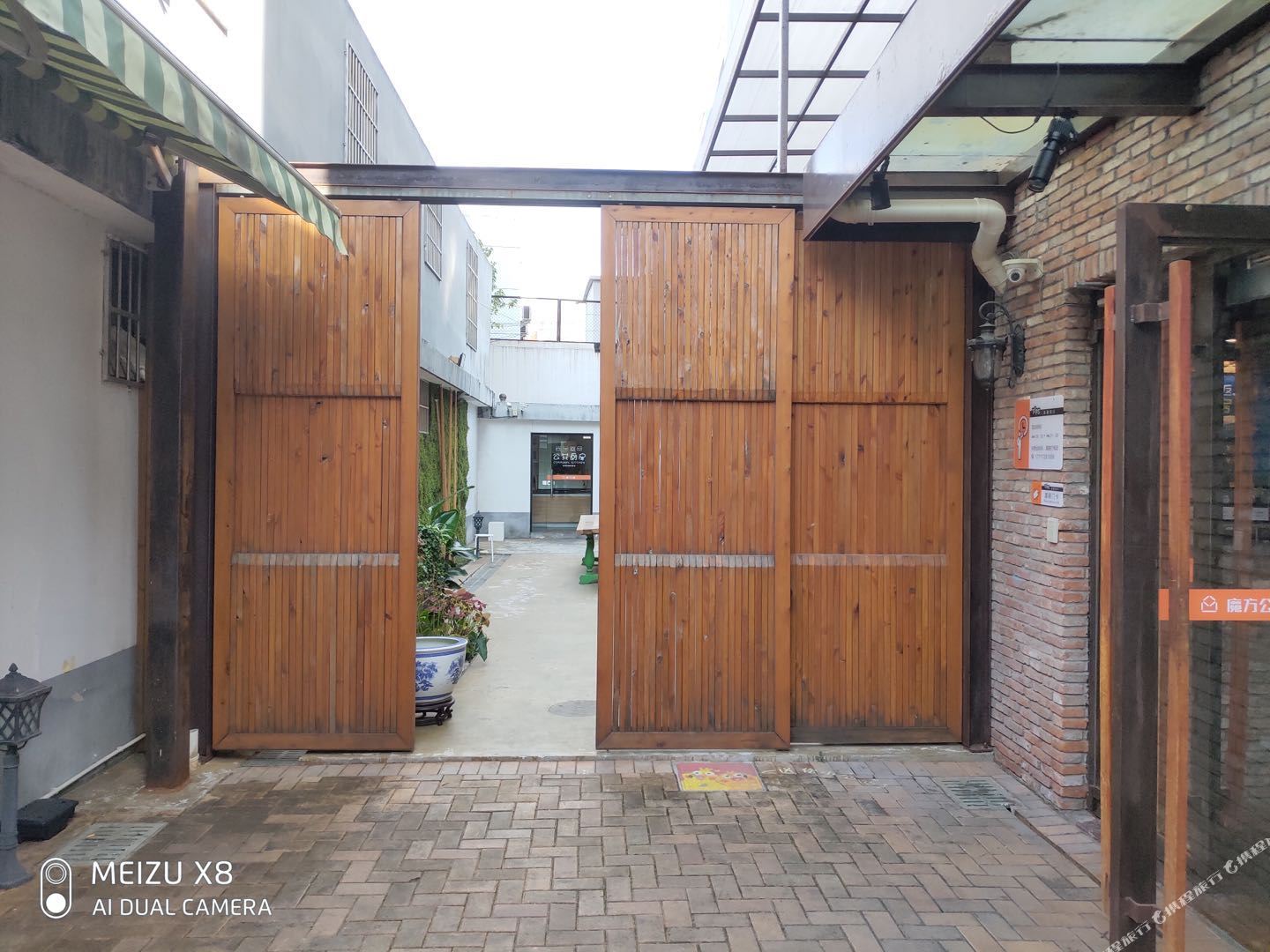 魔方公寓（上海西藏南路地铁站店）