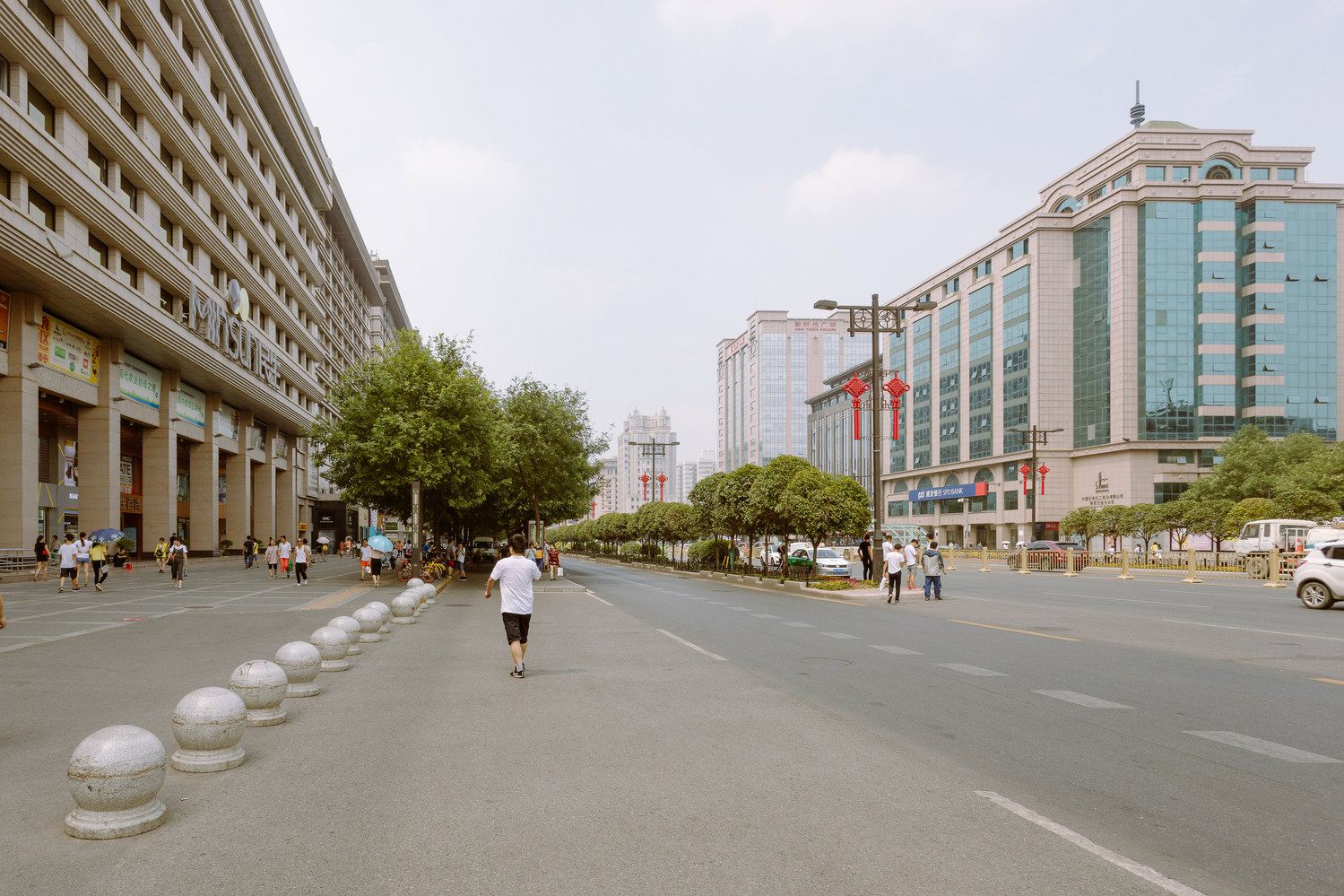 西安钟楼旁地铁口近回民街三室一厅套房酒店式公寓