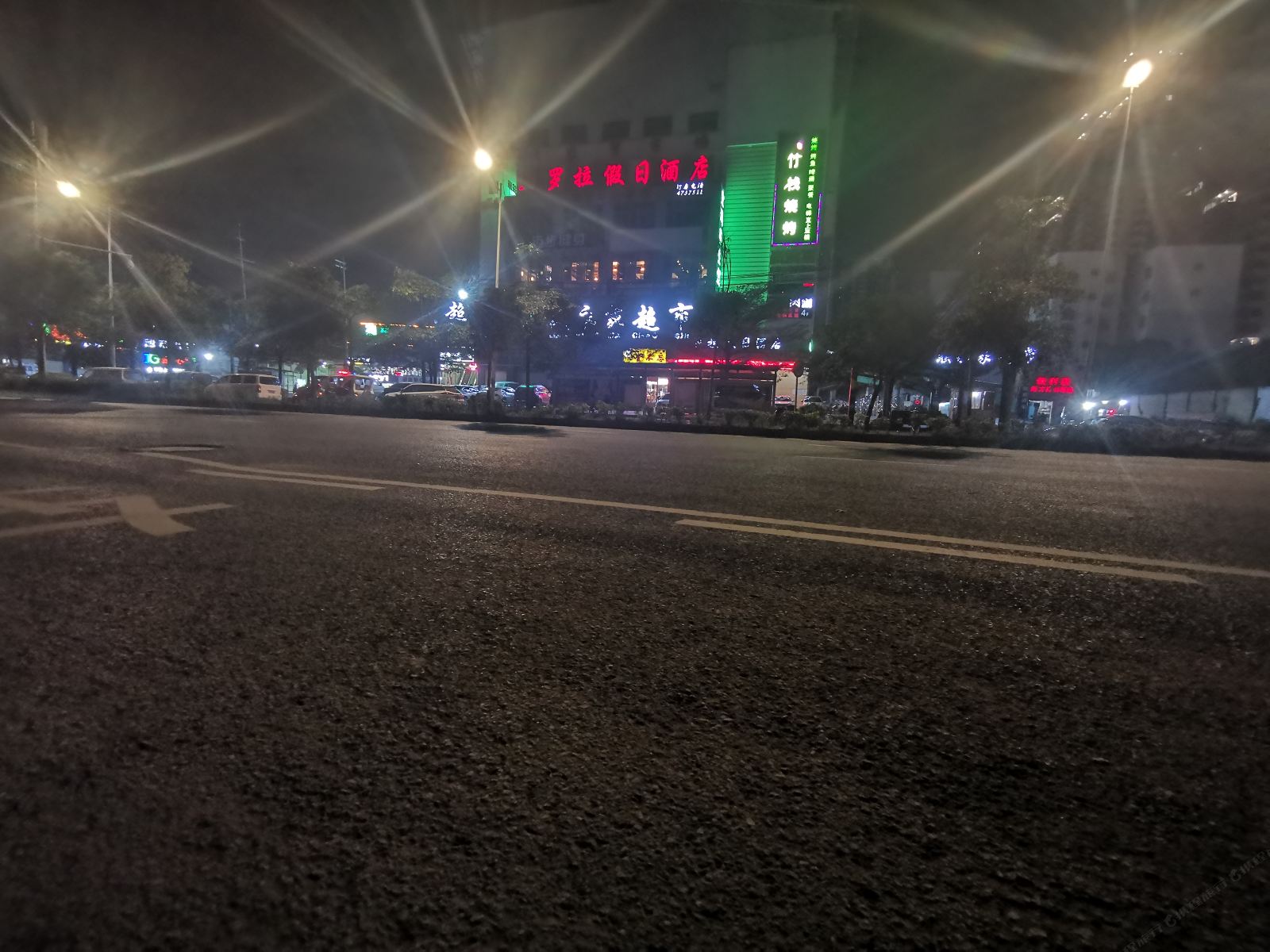 罗拉假日酒店(南宁罗文店)