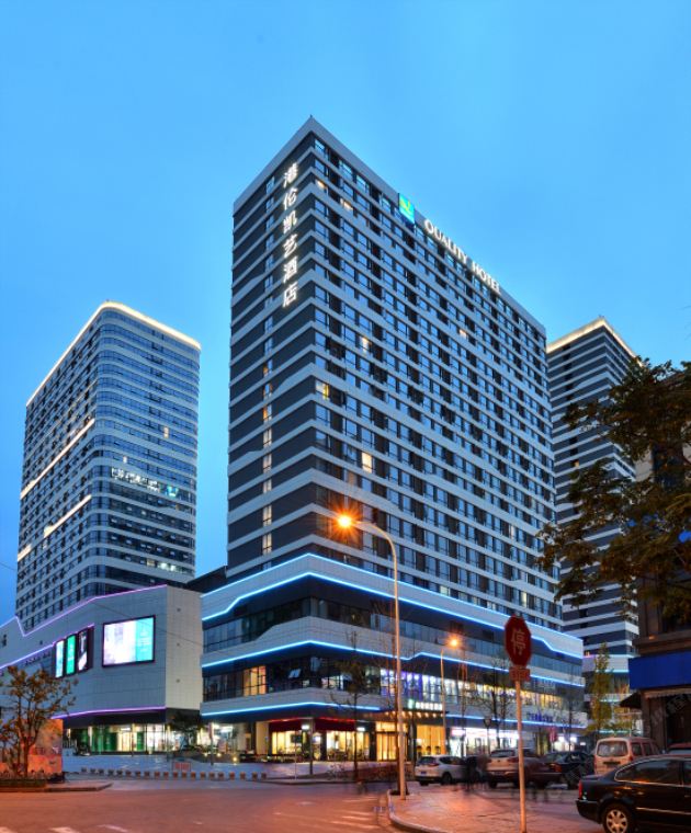 成都港伦凯艺酒店