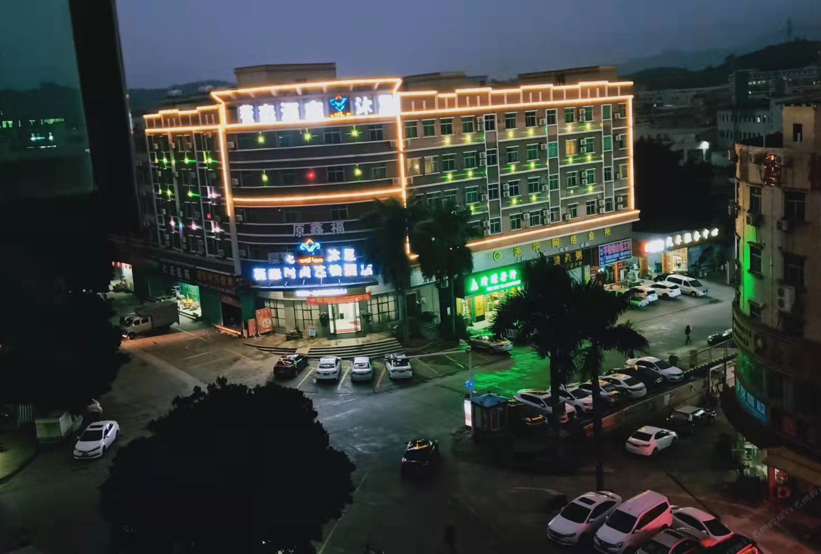 薇恋时尚连锁酒店(东莞清溪三中店)