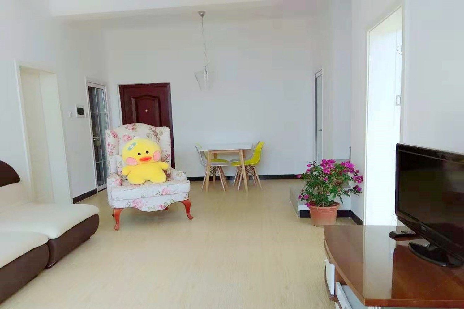 上饶何小居公寓