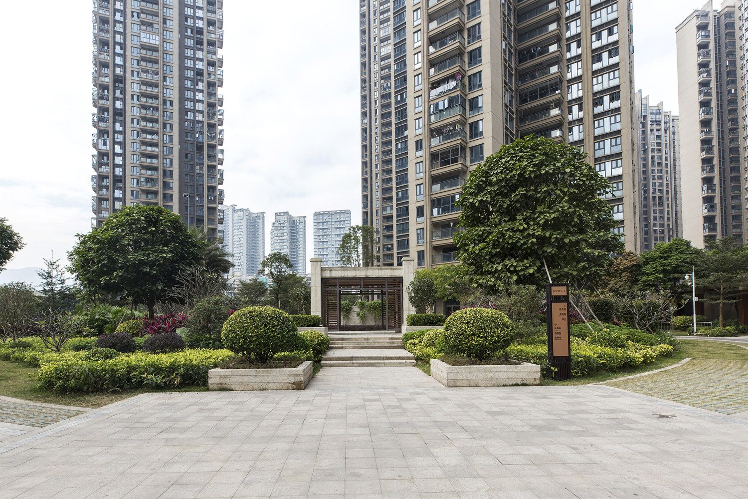 深圳龙华民治龙胜豪华公寓