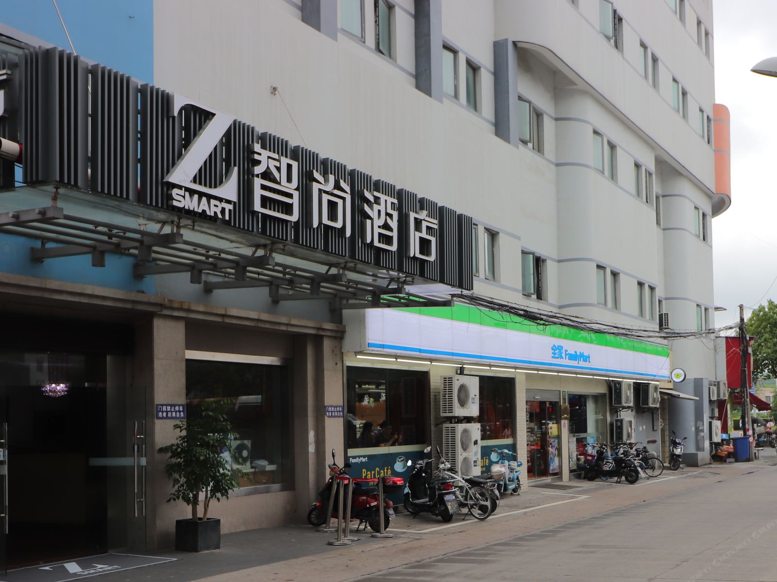 Zsmart智尚酒店(上海松江体育中心地铁站乐都店)