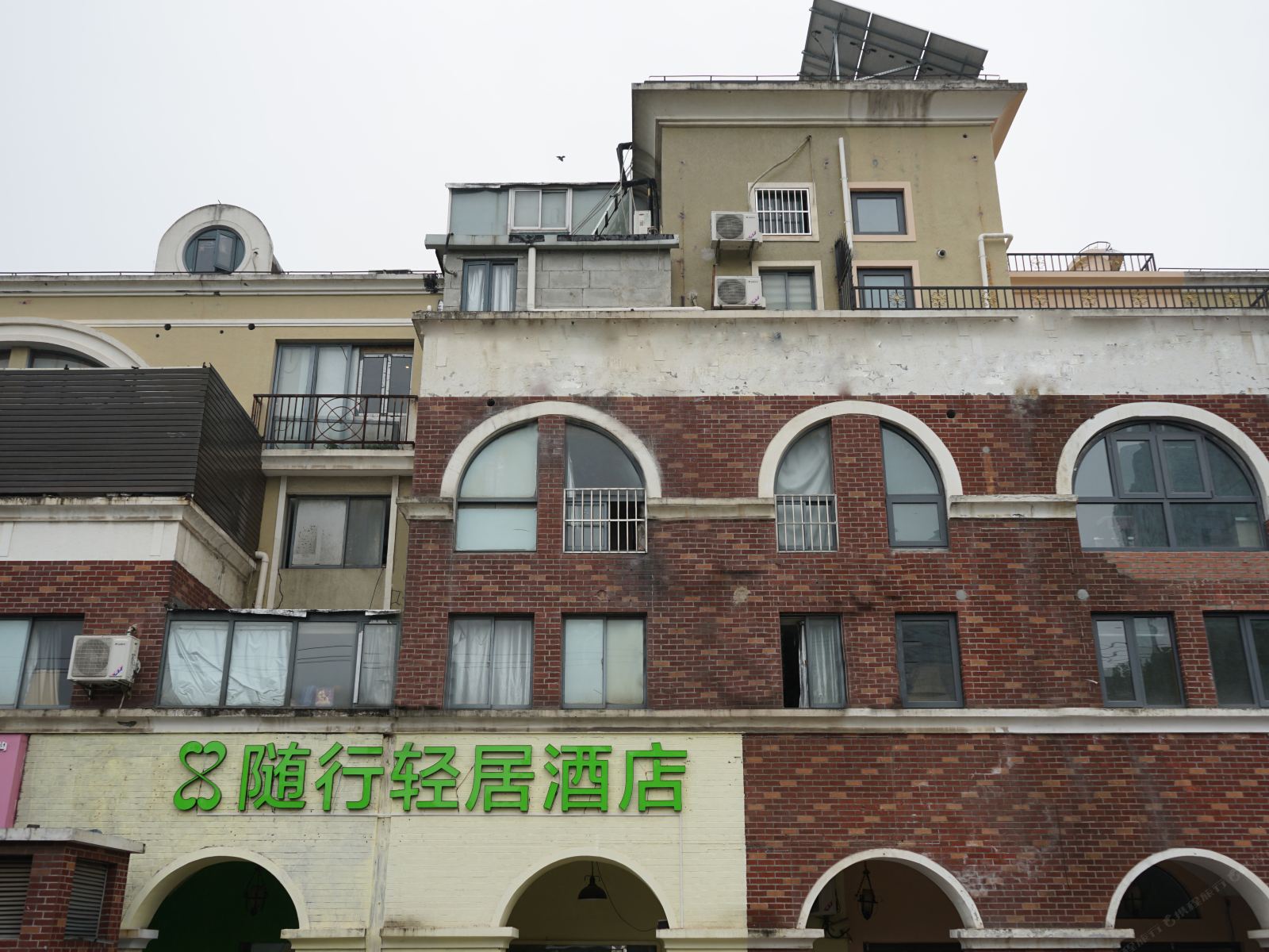 随行轻居酒店(上海都市路店)