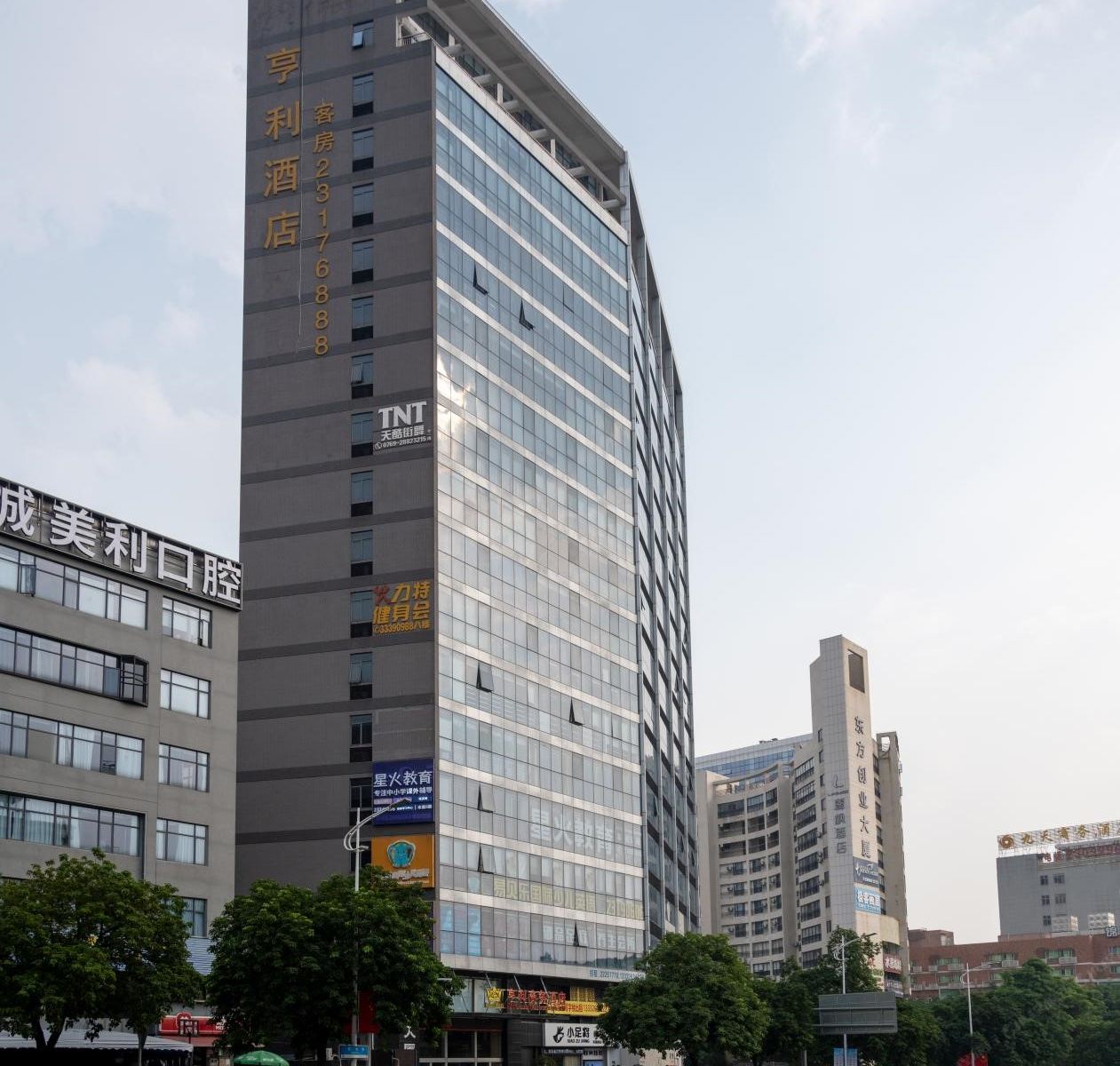 东莞亨利商务酒店（西平地铁站店）