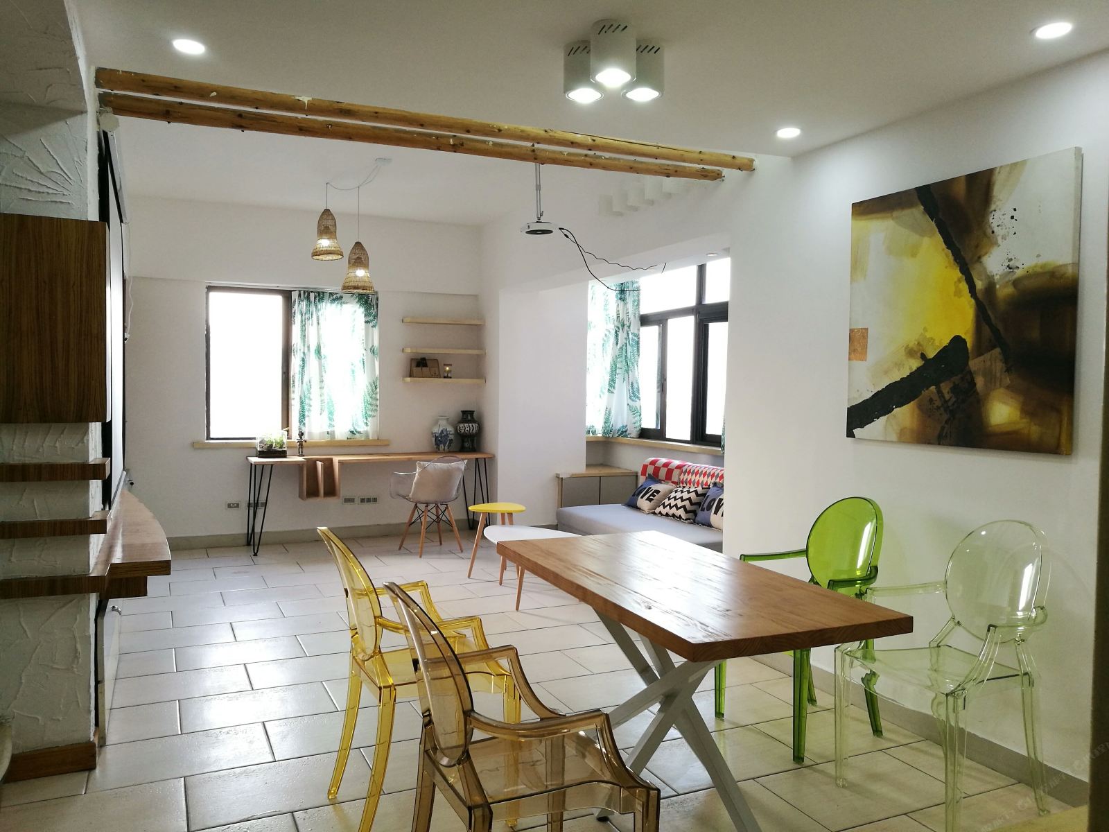 昆明南市中心爱琴海购物公园旁的源社乐活小屋(气象路分店)