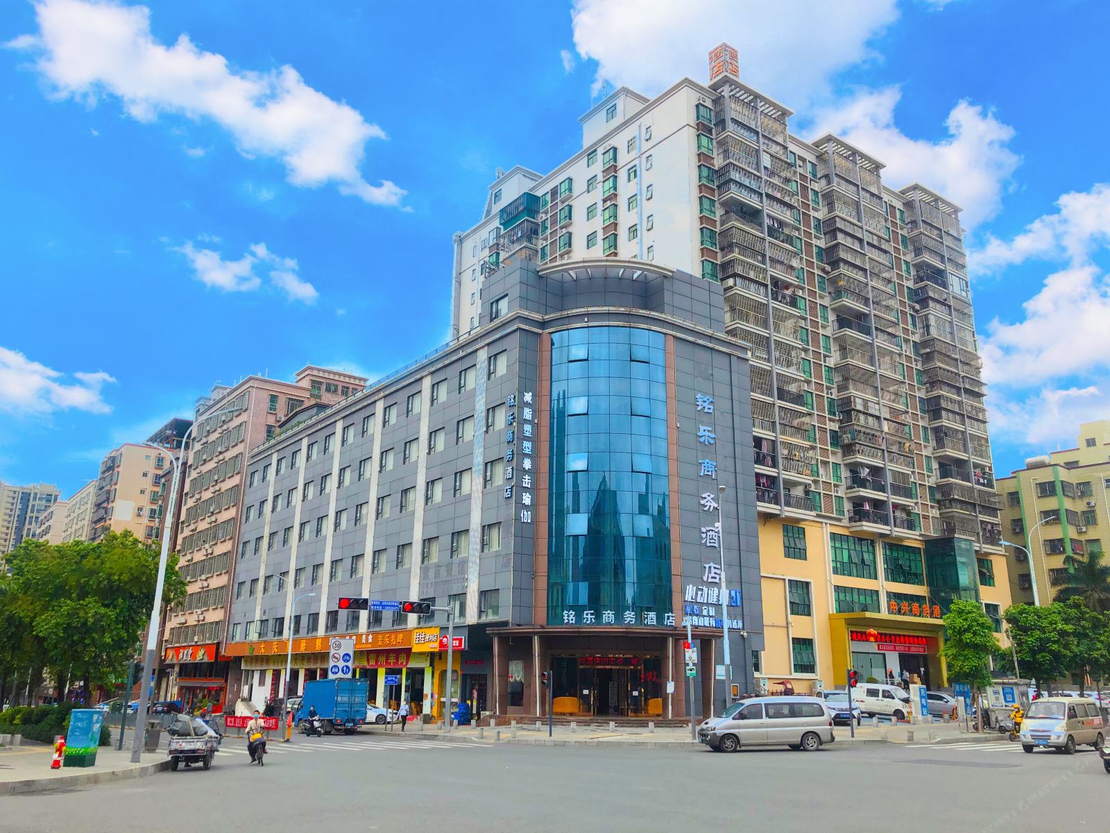 铭乐商务酒店(深圳北站坂田杨美地铁站店)
