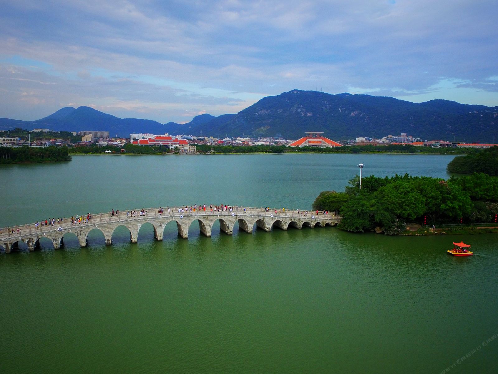 泉州宝宏湖畔度假别墅