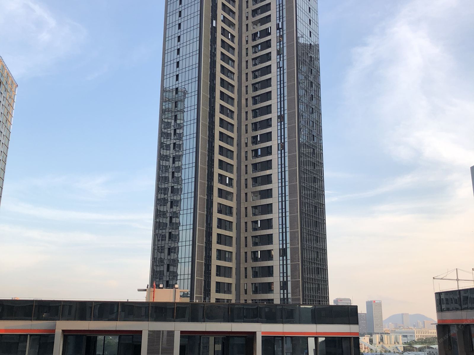 深港行政公寓(深圳万科云城店)