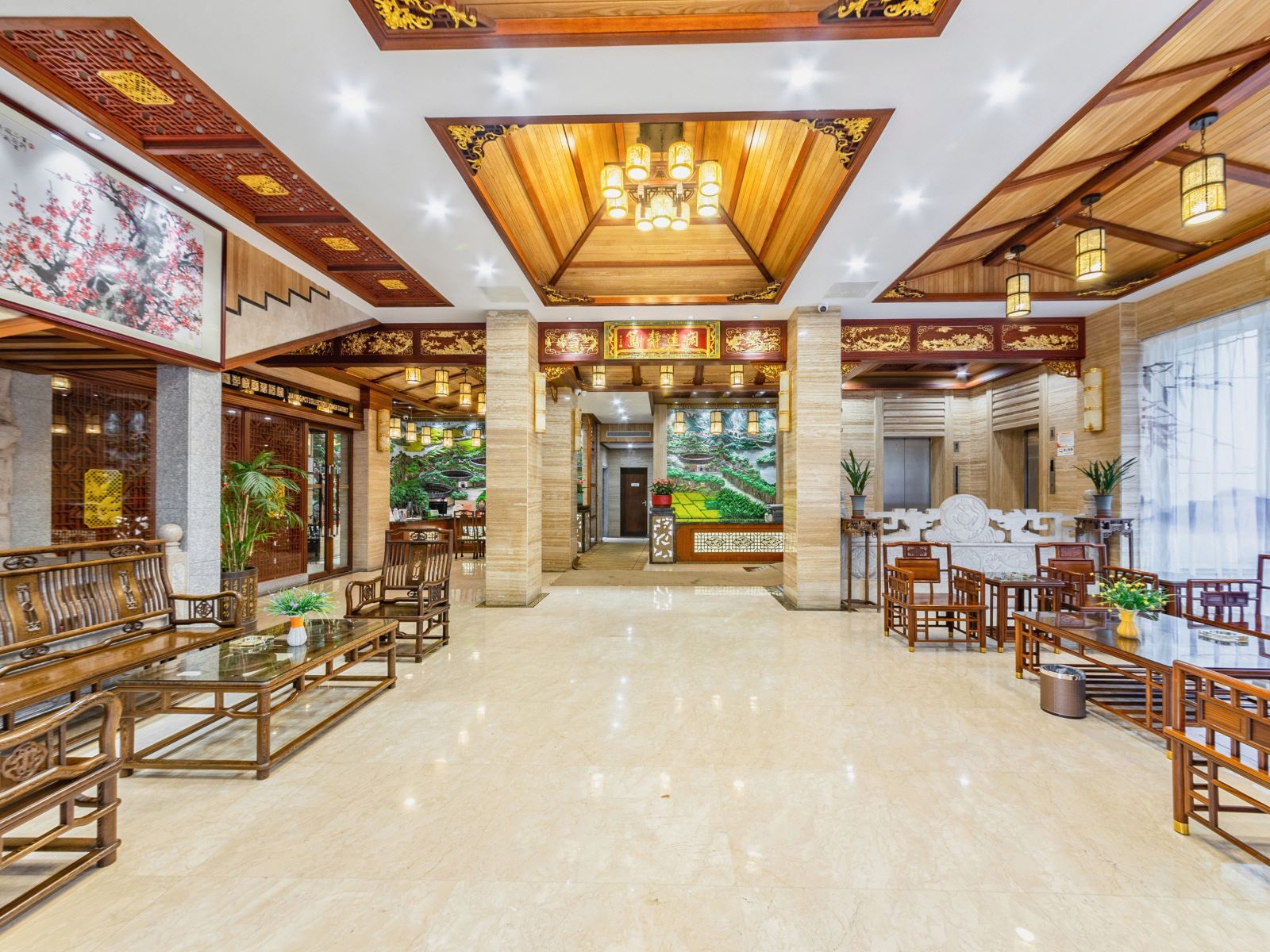 嘉州假日酒店(梅州市中心嘉印拾光乐园店)