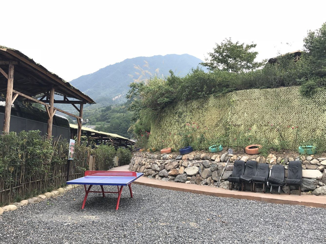 杭州龙晨拓展特色民宿(左光线分店)
