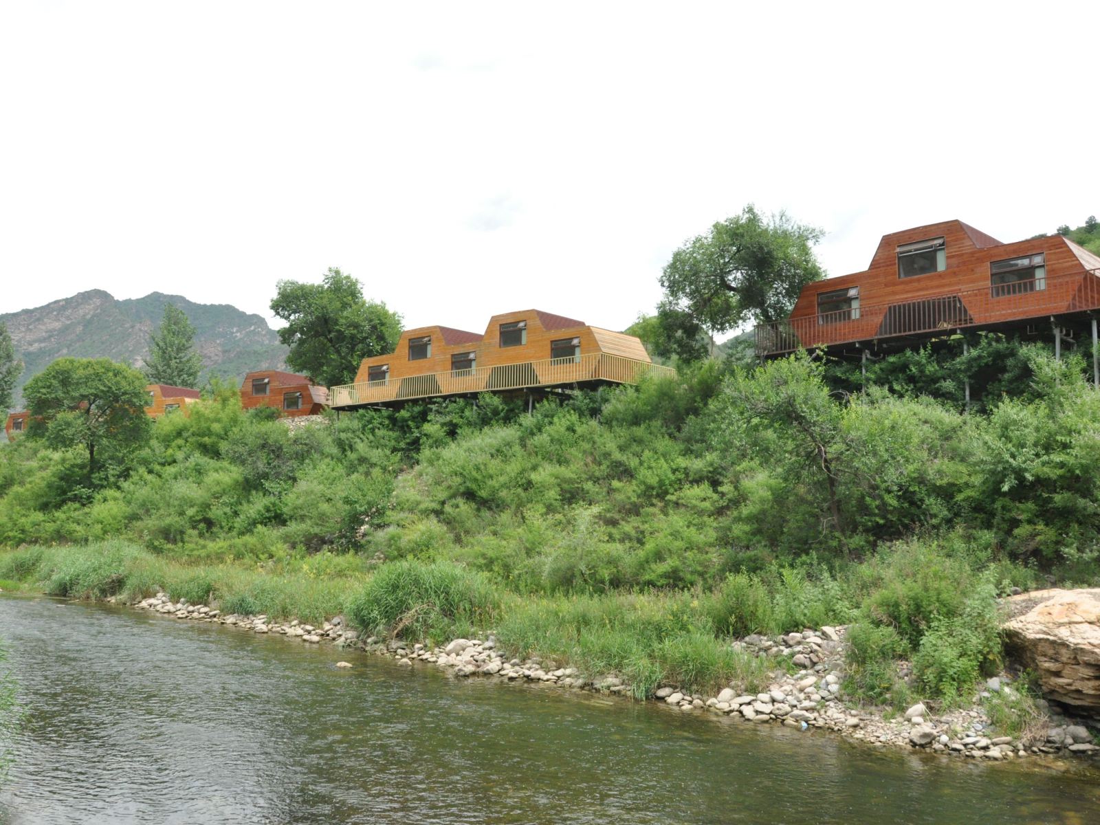 北京水岸桃源房车露营基地