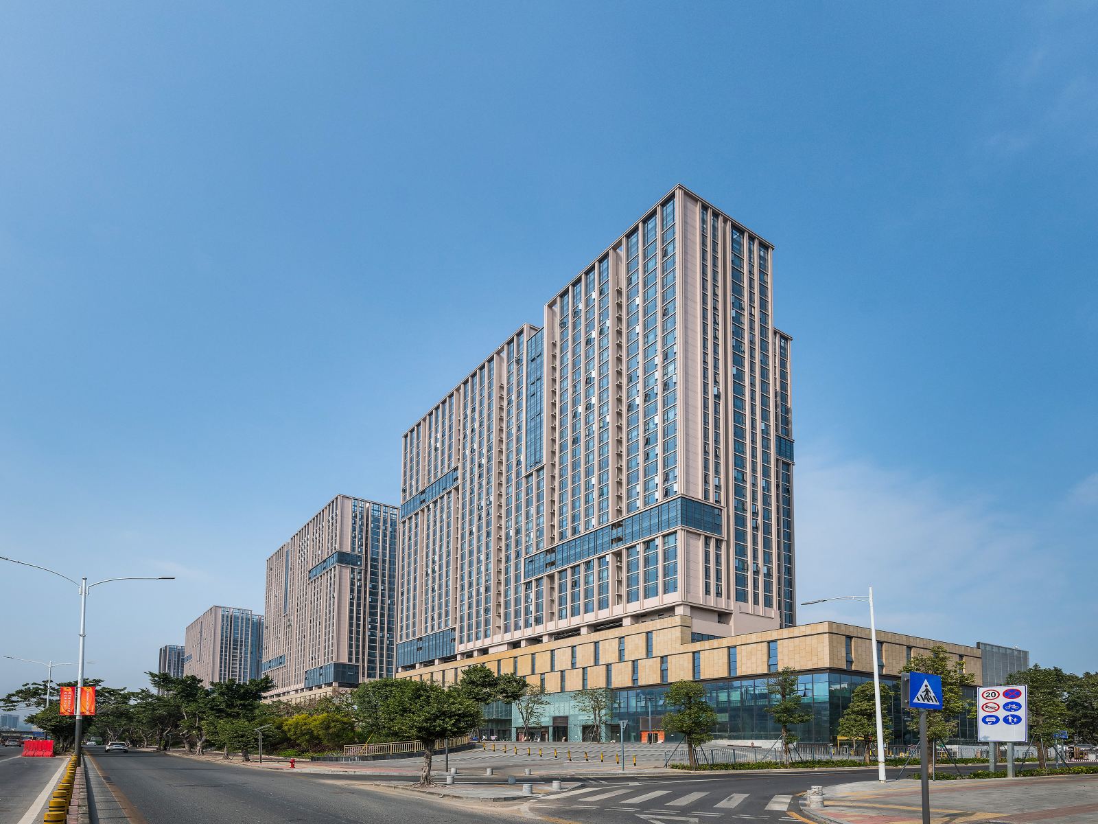 YEM他她行政商务公寓（深圳宝安中心店）