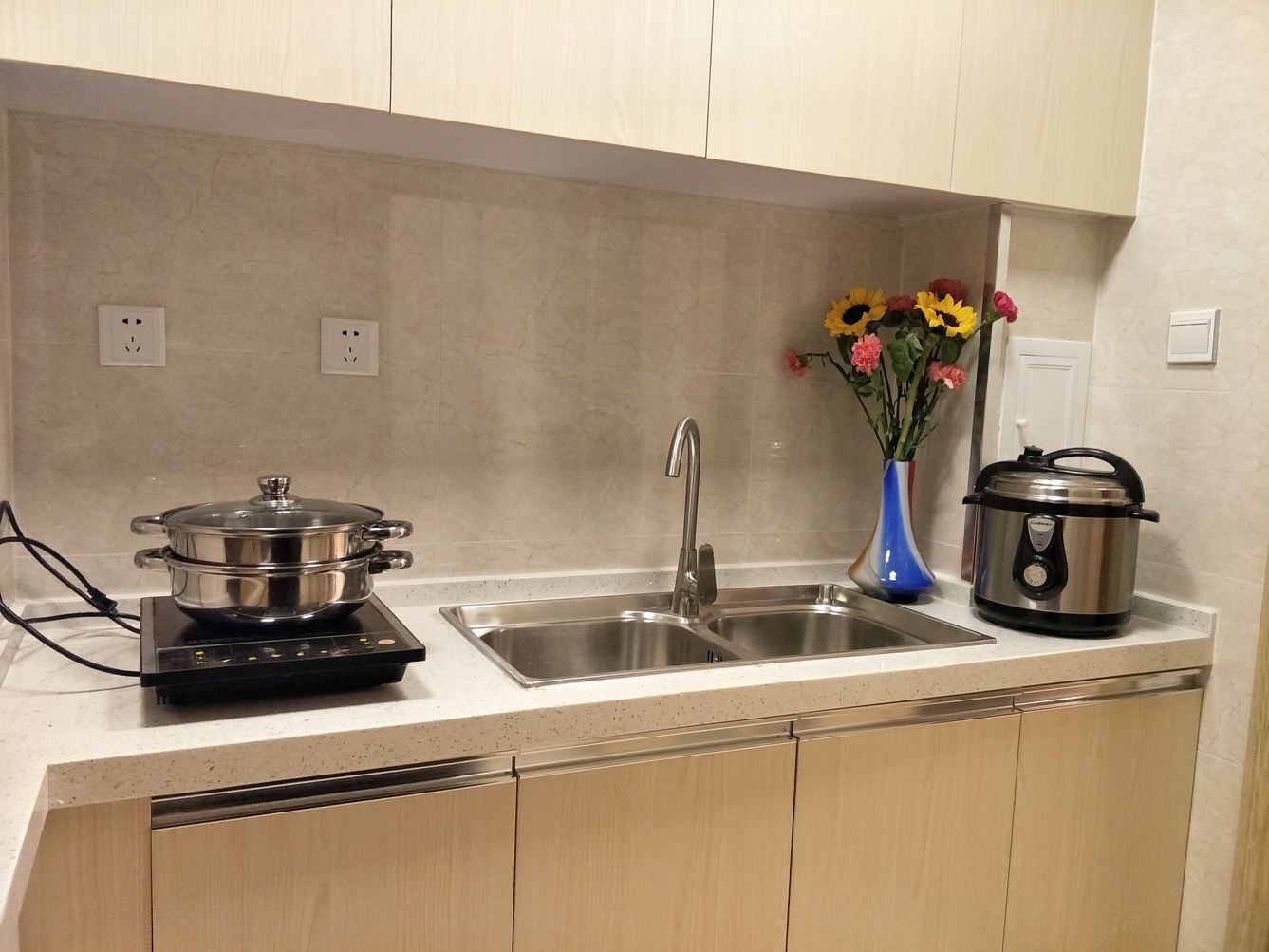 昆明小西门地铁3号线花园小屋公寓(丹霞路东口分店)