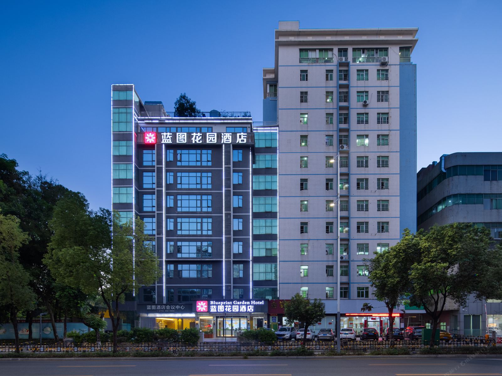 蓝图花园酒店(龙岗大运中心爱联地铁站店)