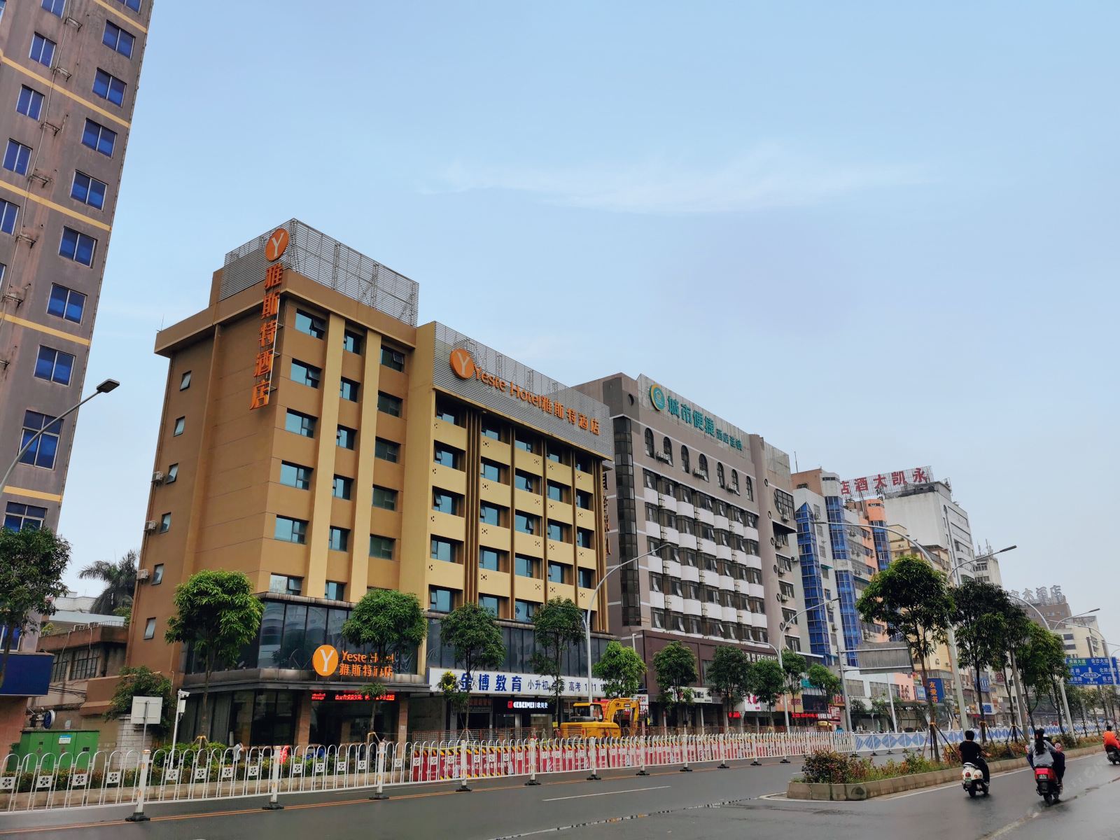 雅斯特酒店(南宁明秀地铁站店)