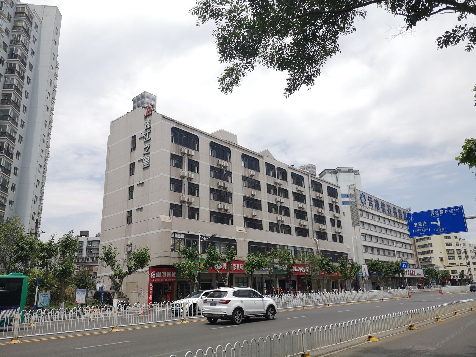 锦江之星(昆明西昌路金马碧鸡坊酒店)