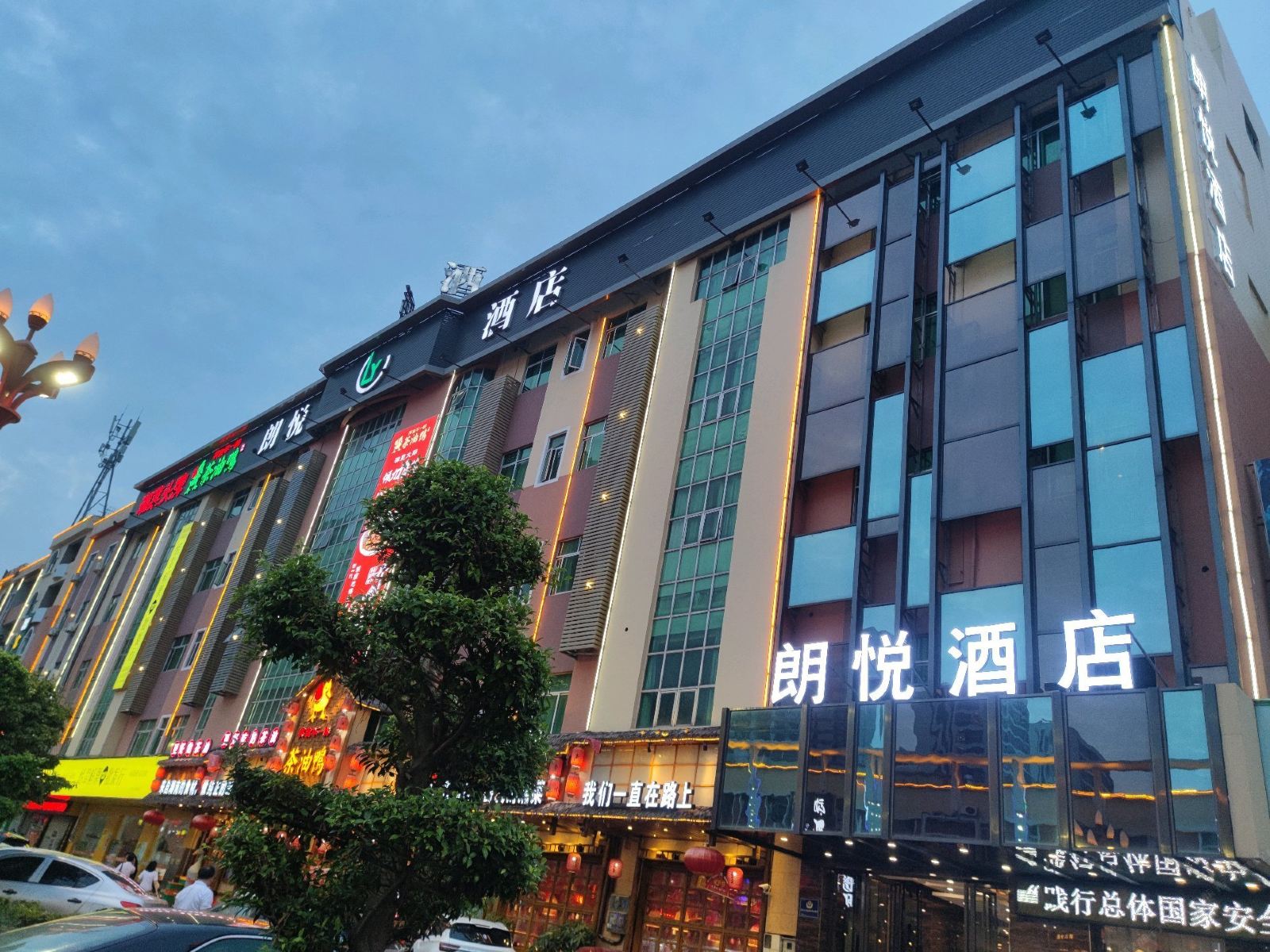 东莞朗悦酒店（大朗里悦里购物中心店）