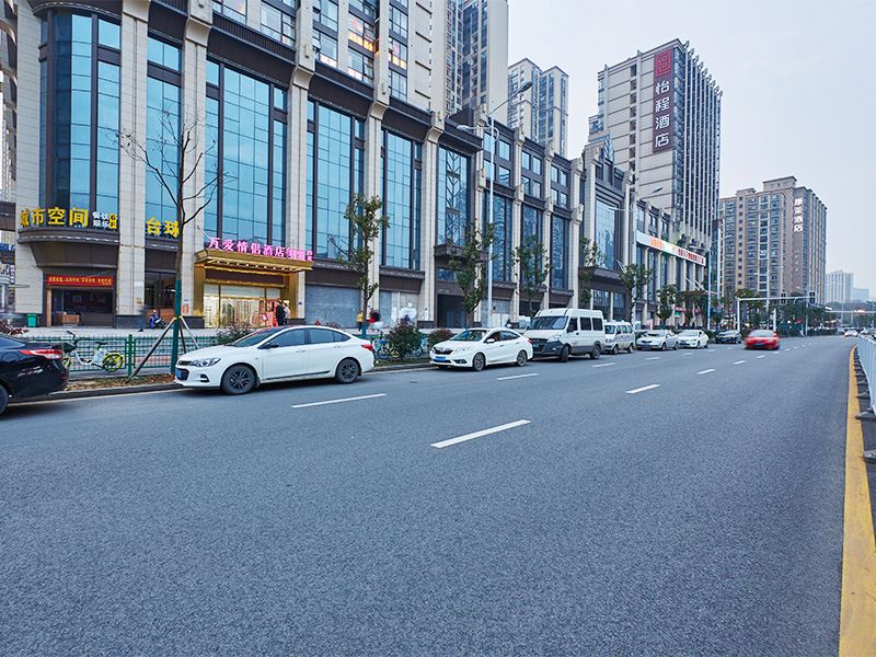 万爱情侣酒店(长沙喜盈门范城店)