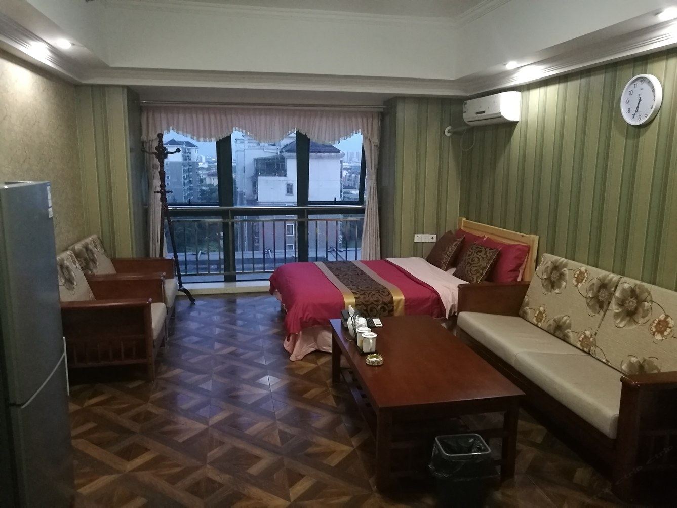 月半湾酒店公寓(无锡花园街店)