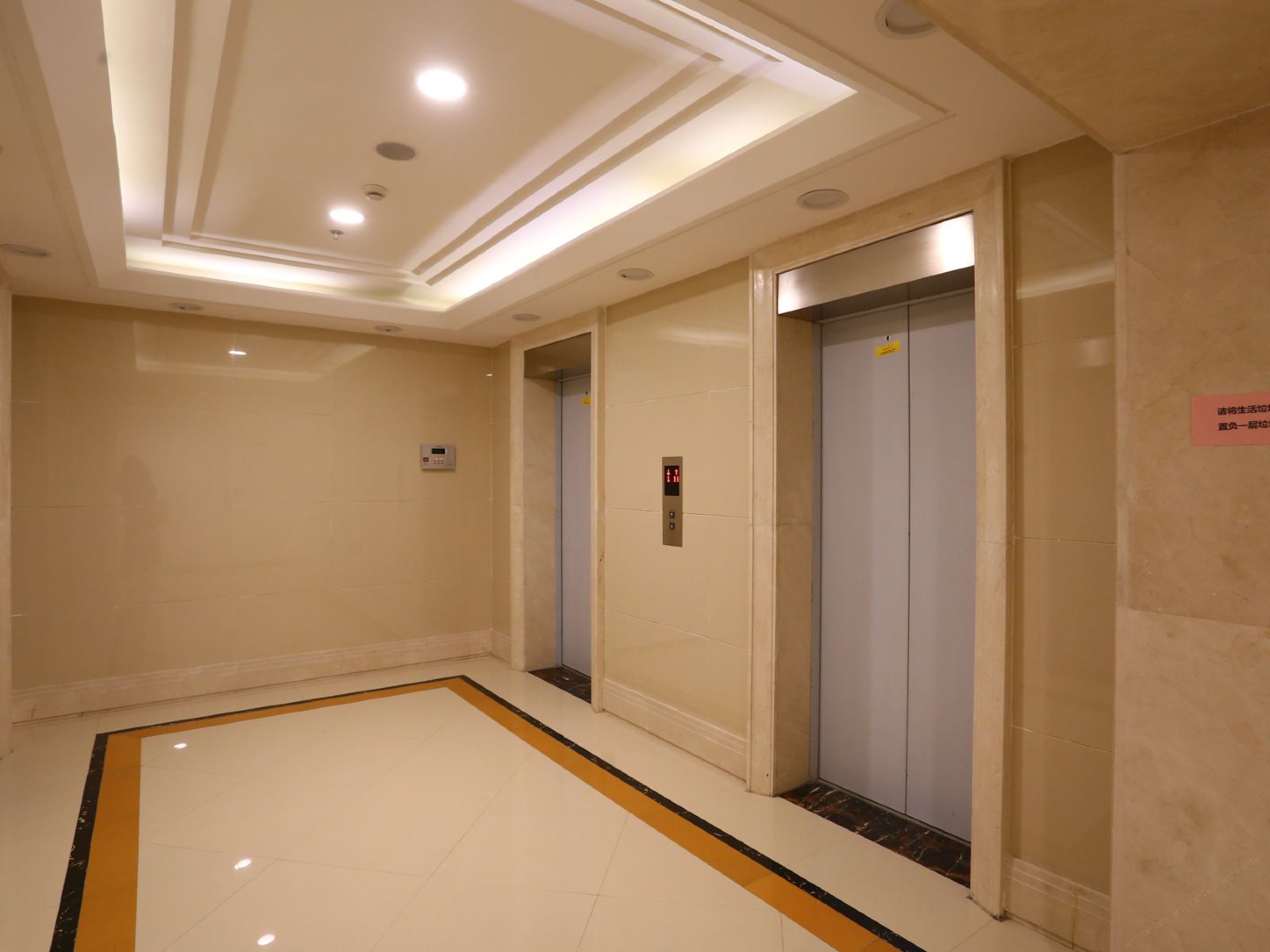 朗月主题酒店(西安大明宫万达店)