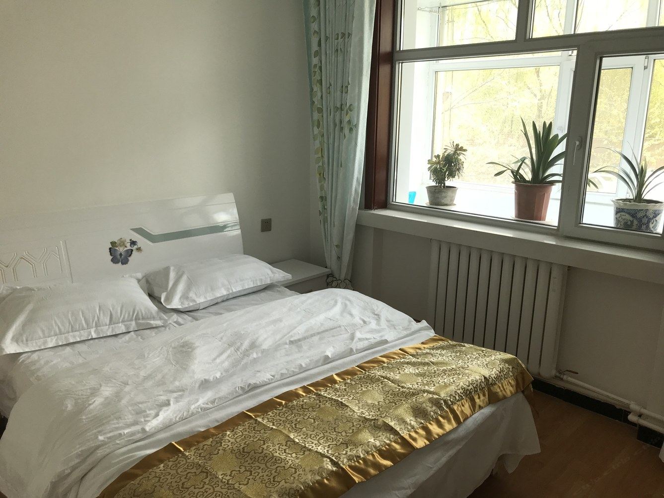 西宁落英缤纷123公寓