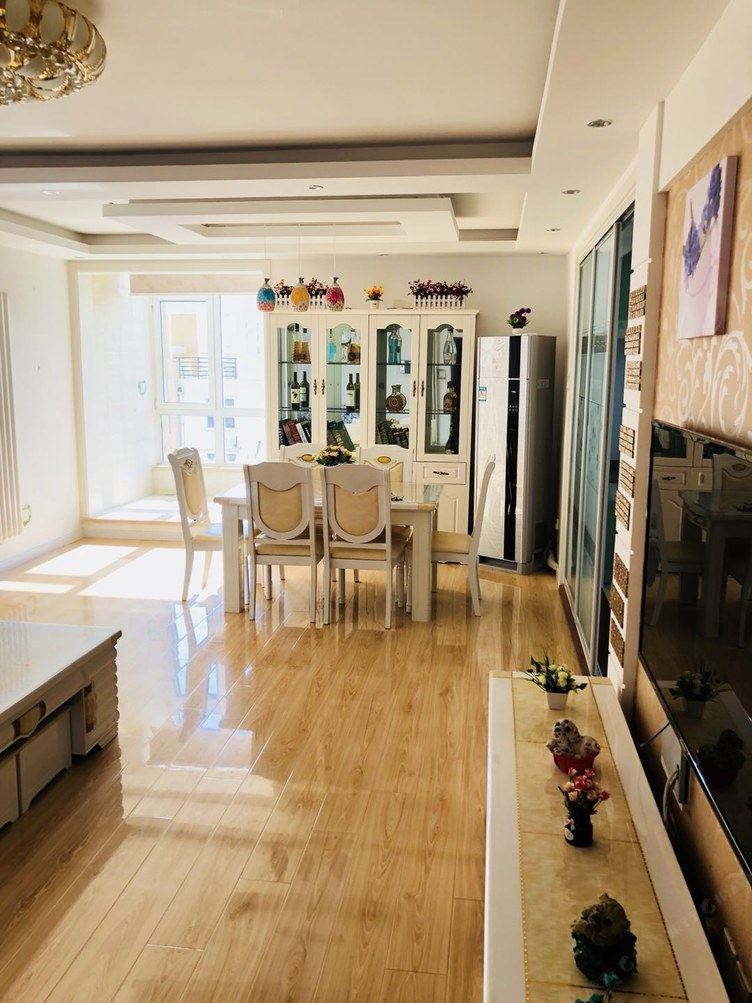 青岛凯德商圈地铁口啤酒节精装loft住特色民宿(宜昌路分店)