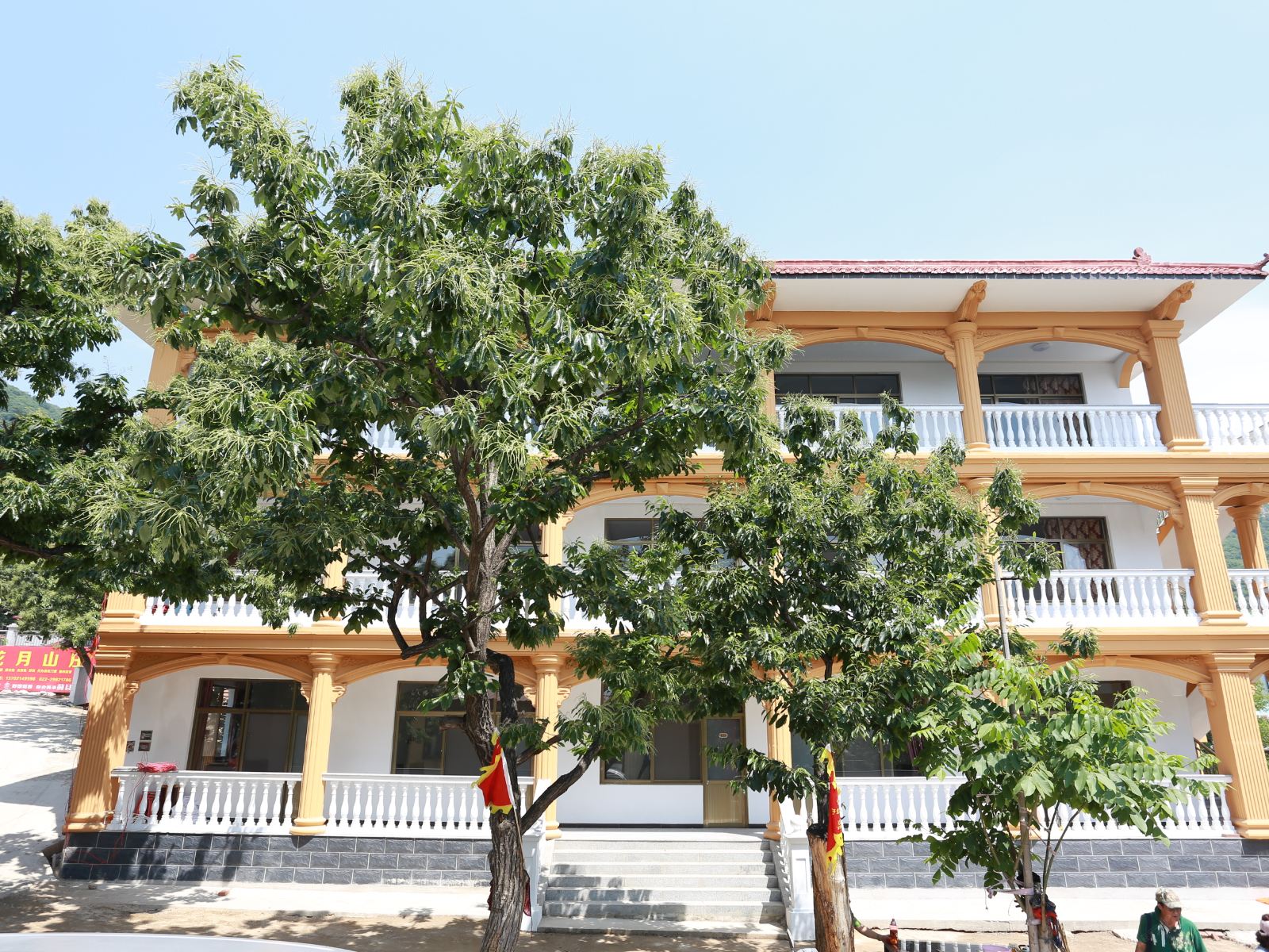 盘山龙月山庄
