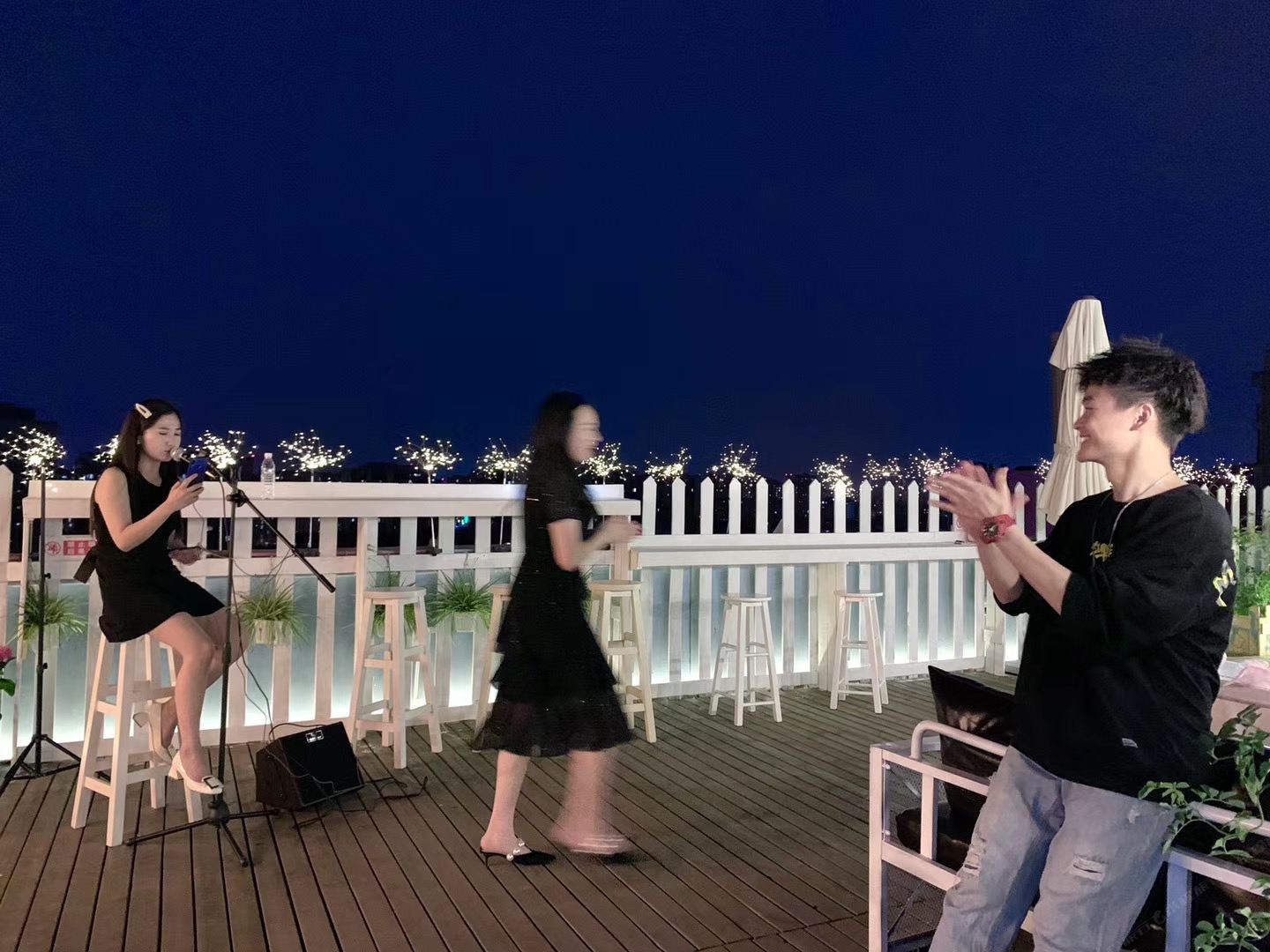 成都悦澜乐居酒店