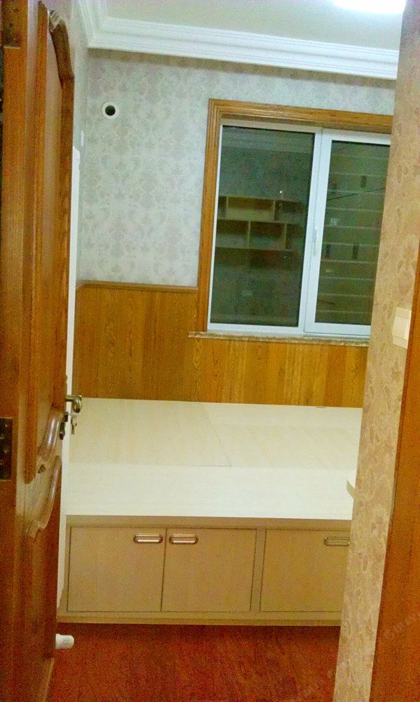 致幸福公寓(青岛巨峰路店)