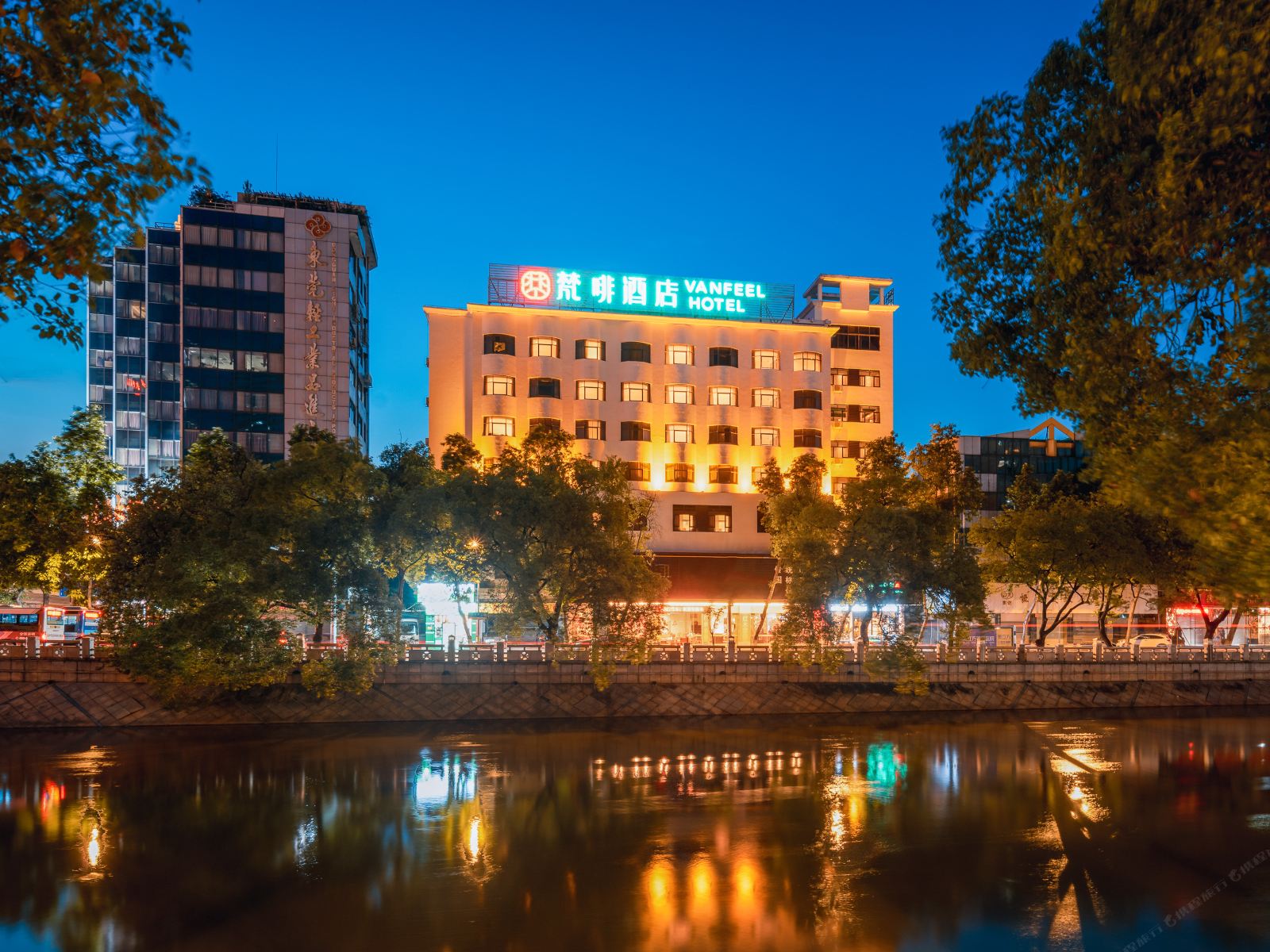 梵啡酒店(东莞莞城新光明市场店)